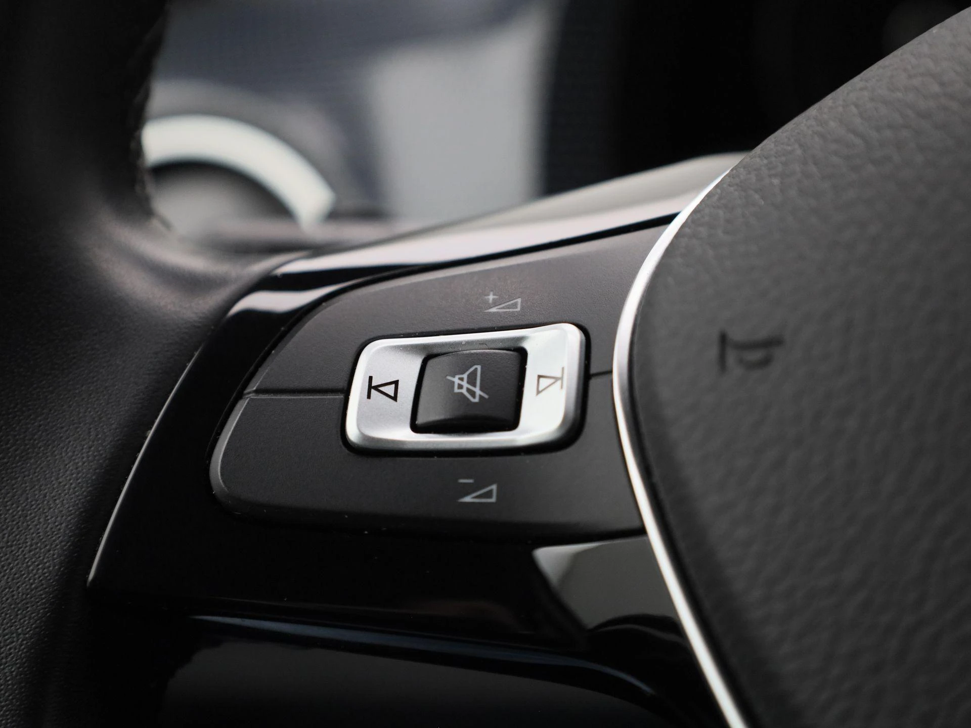 Volkswagen-up!-image-16