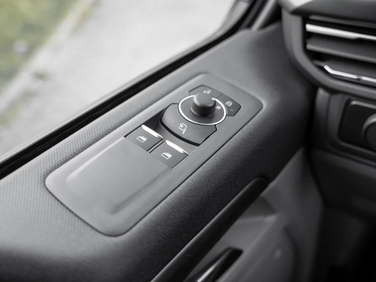 Ford-Tourneo Custom-image-14