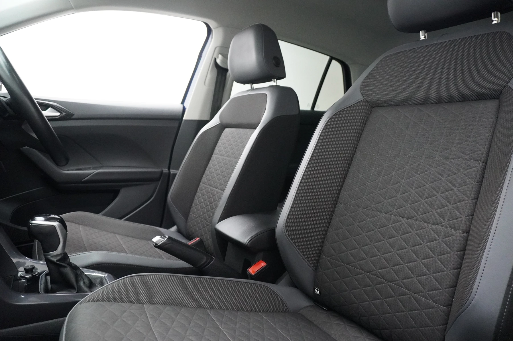 Volkswagen-T-Cross-image-9