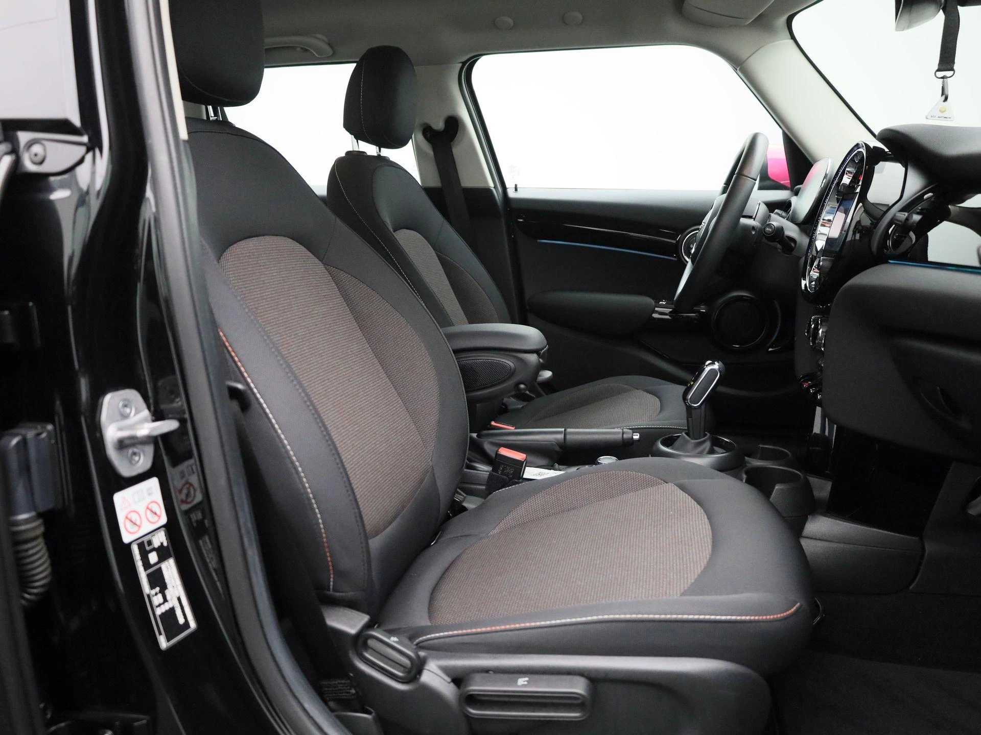 MINI Cooper Mini 5 door (100 kW)