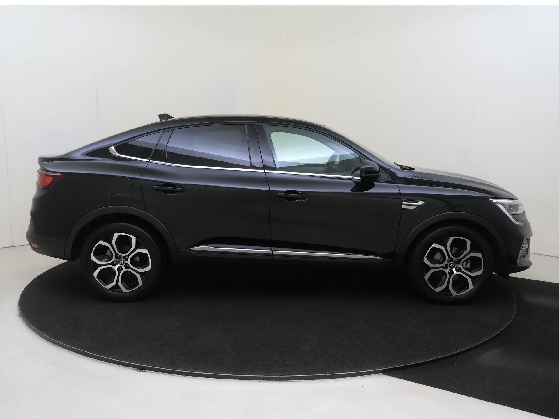 Renault-Arkana-image-8