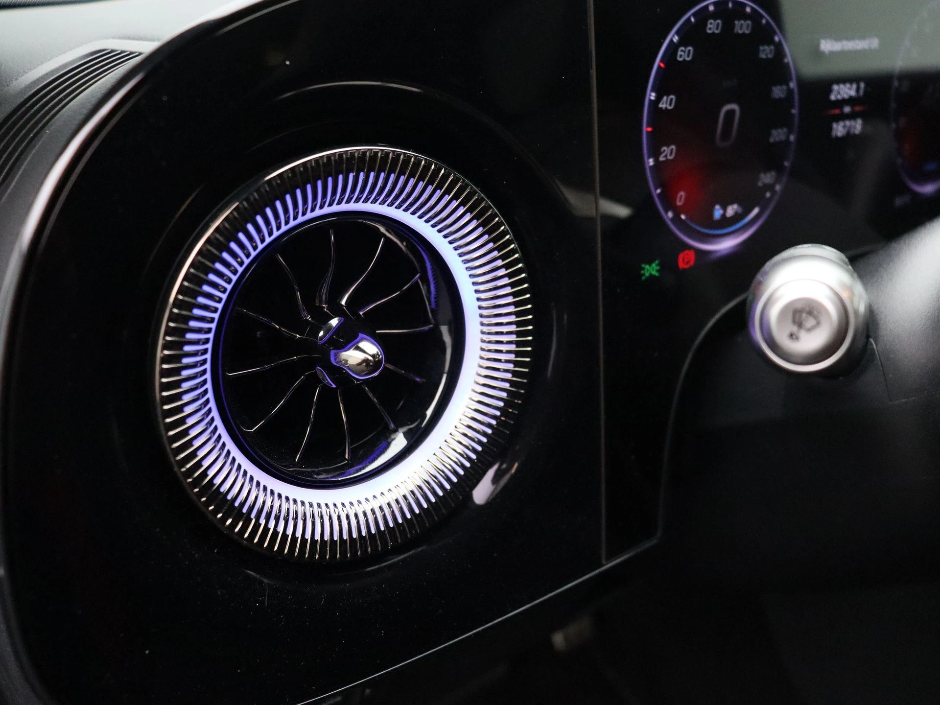 Mercedes-Benz-CLA-image-8