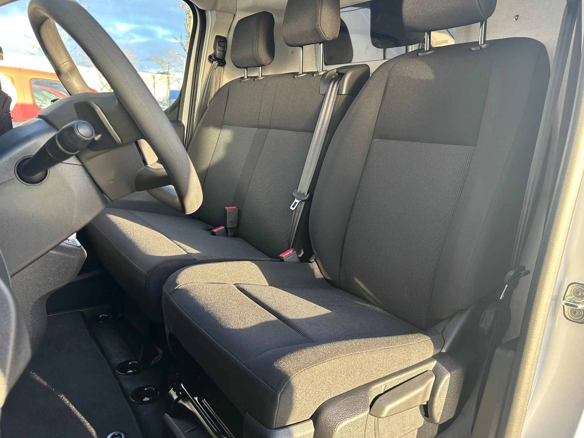 Peugeot-e-Expert-image-22