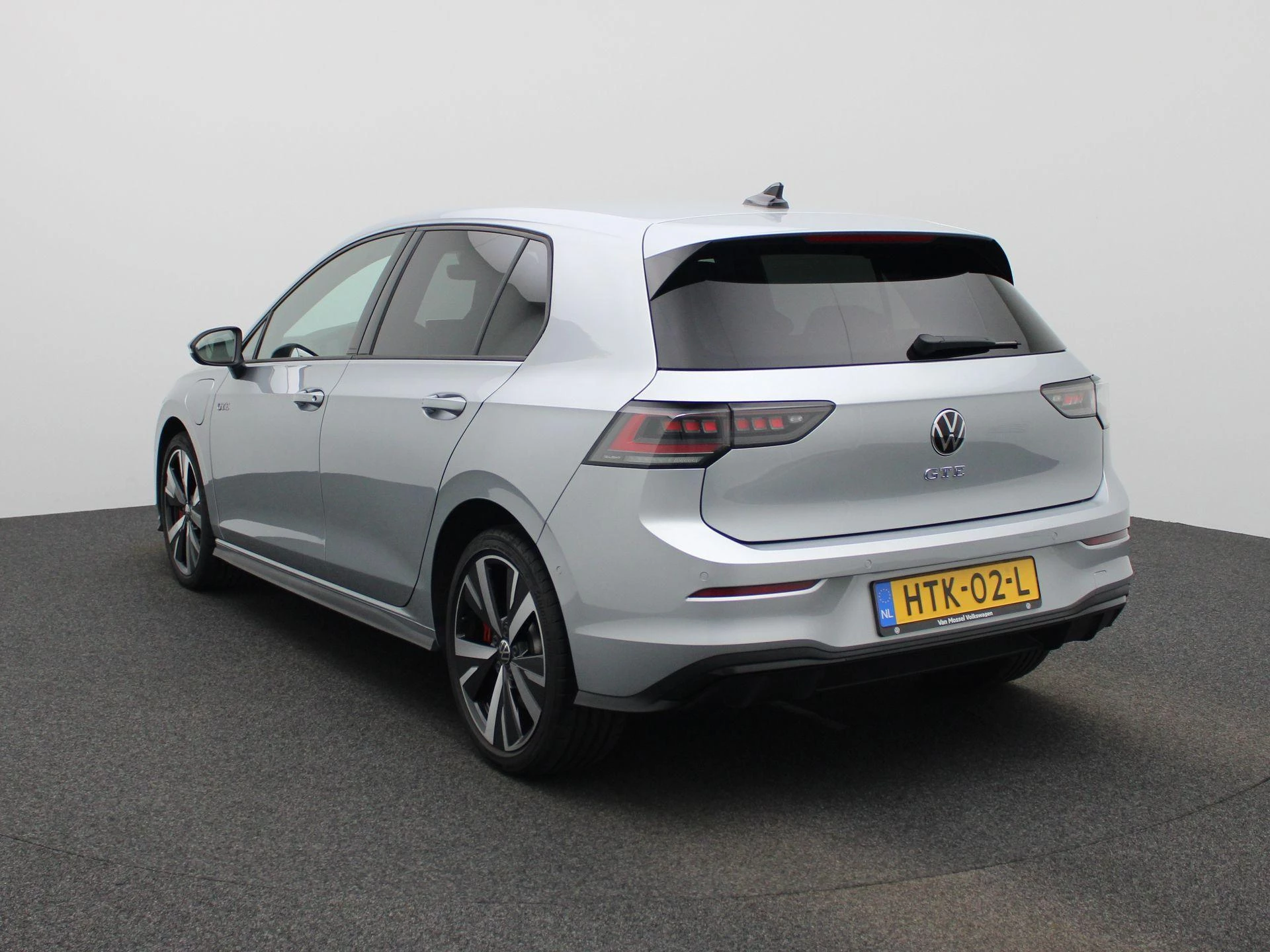 Volkswagen-Golf-image-1