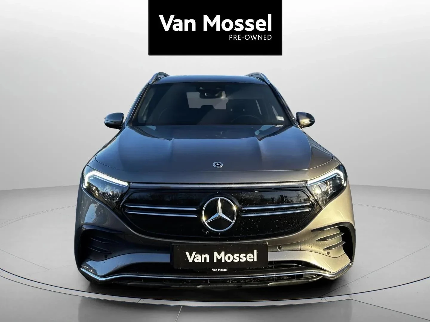 Mercedes-Benz-EQB-image-1