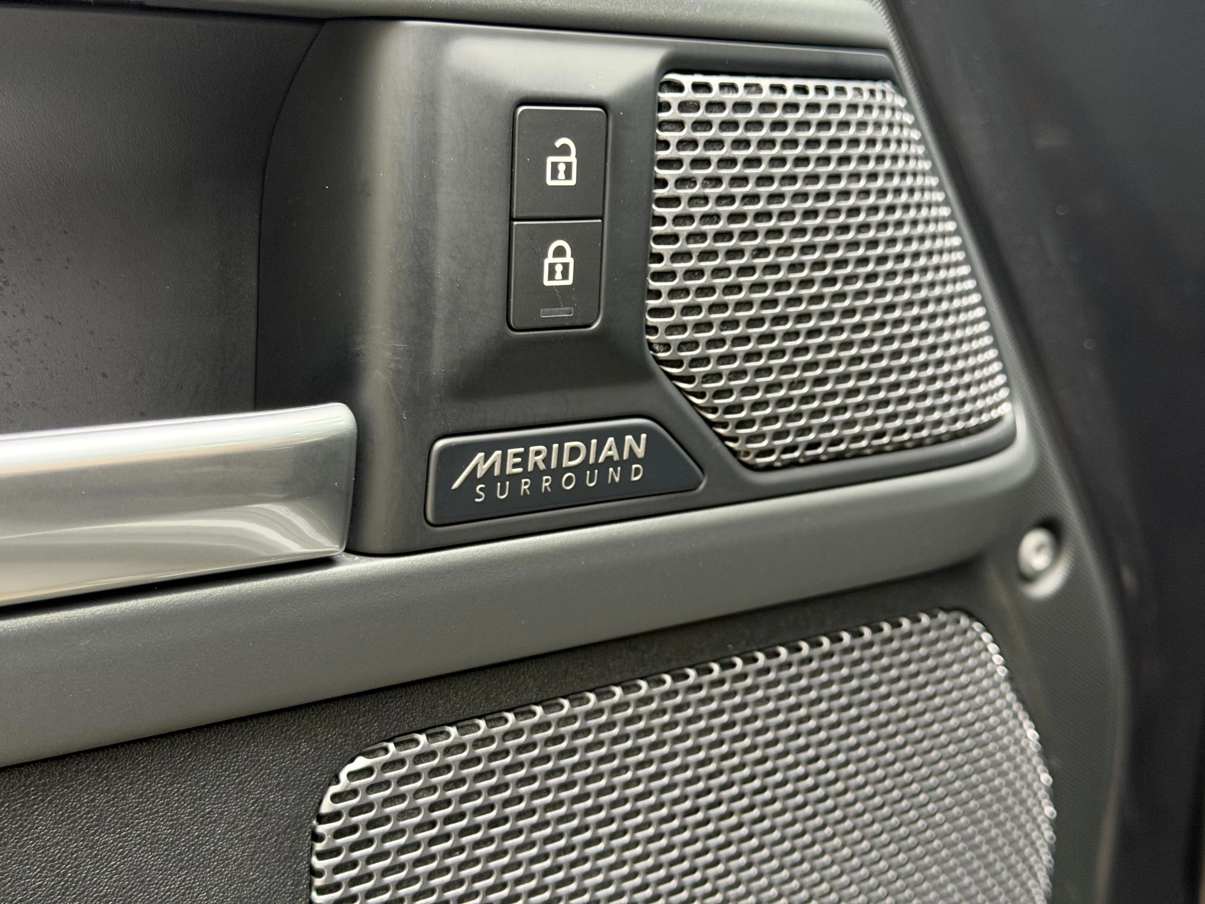 Land Rover Defender P400 XS Edition