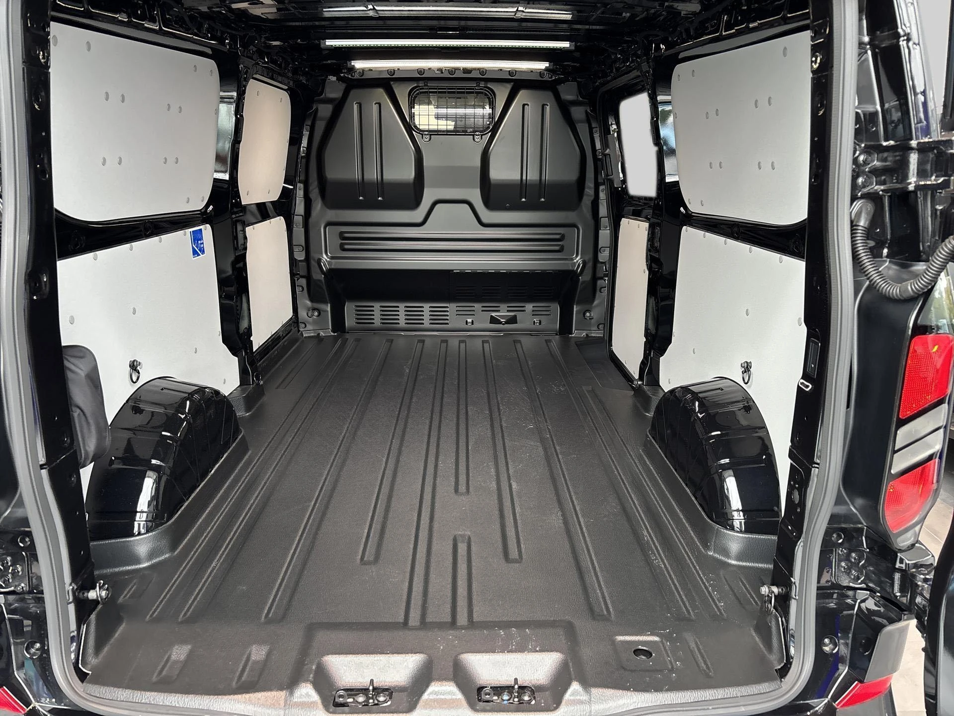 Ford-Transit Custom-image-6