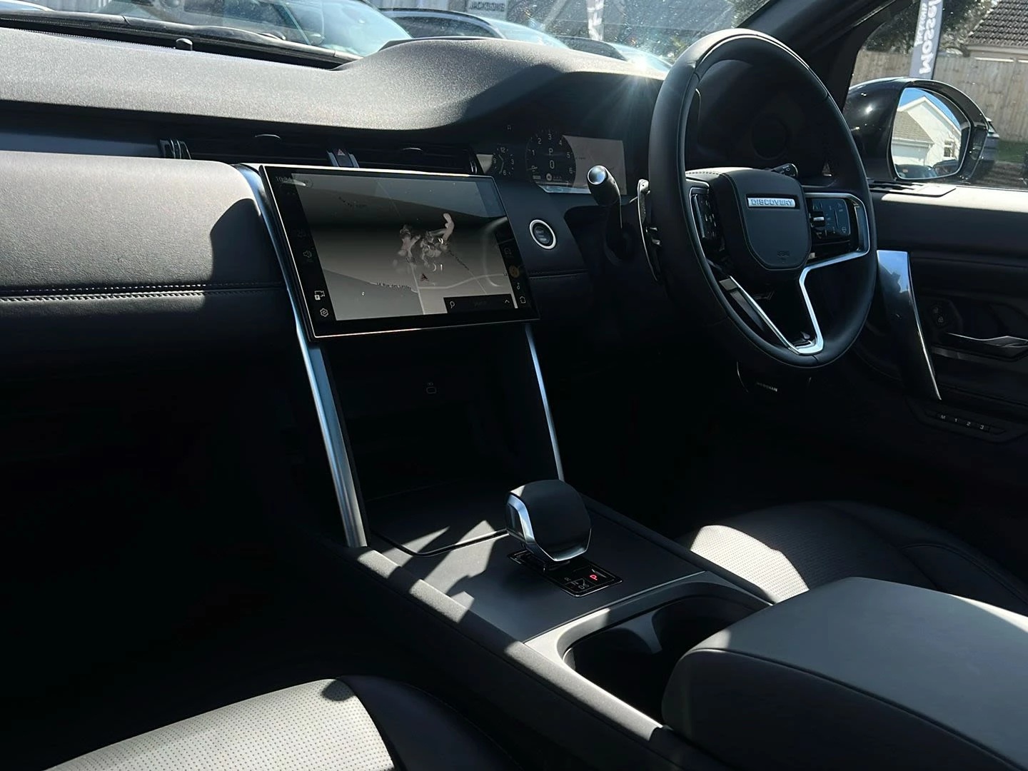 Land Rover-Discovery Sport-image-1
