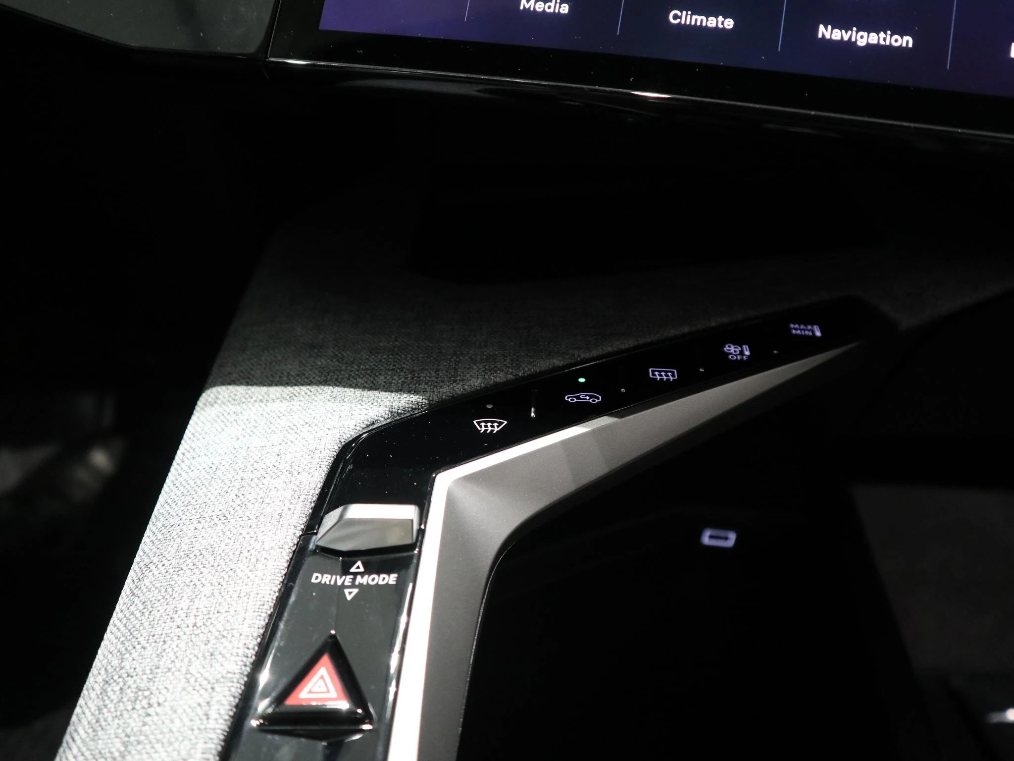 Peugeot-e-5008-image-27