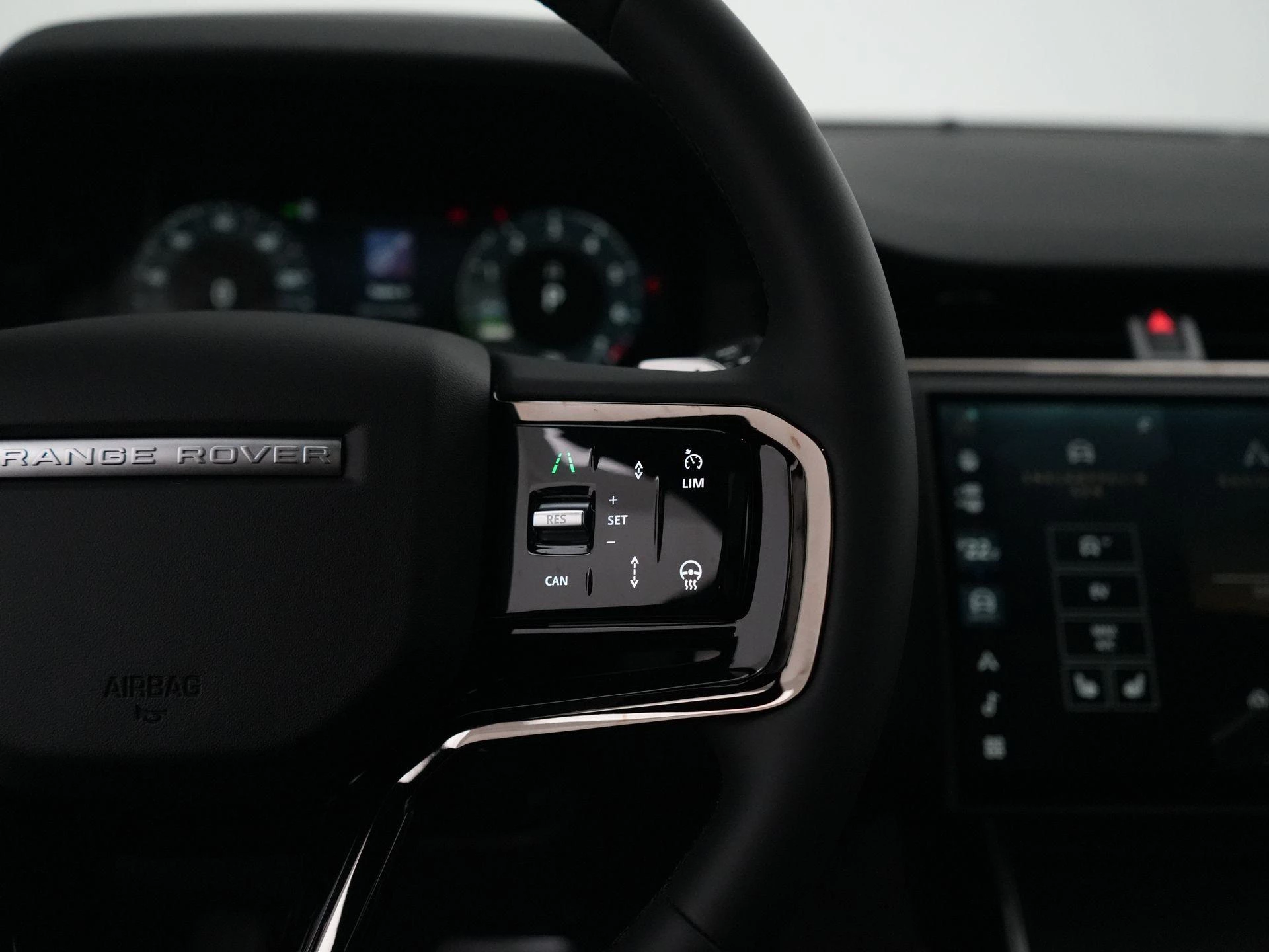 Land Rover-Range Rover Evoque-image-16