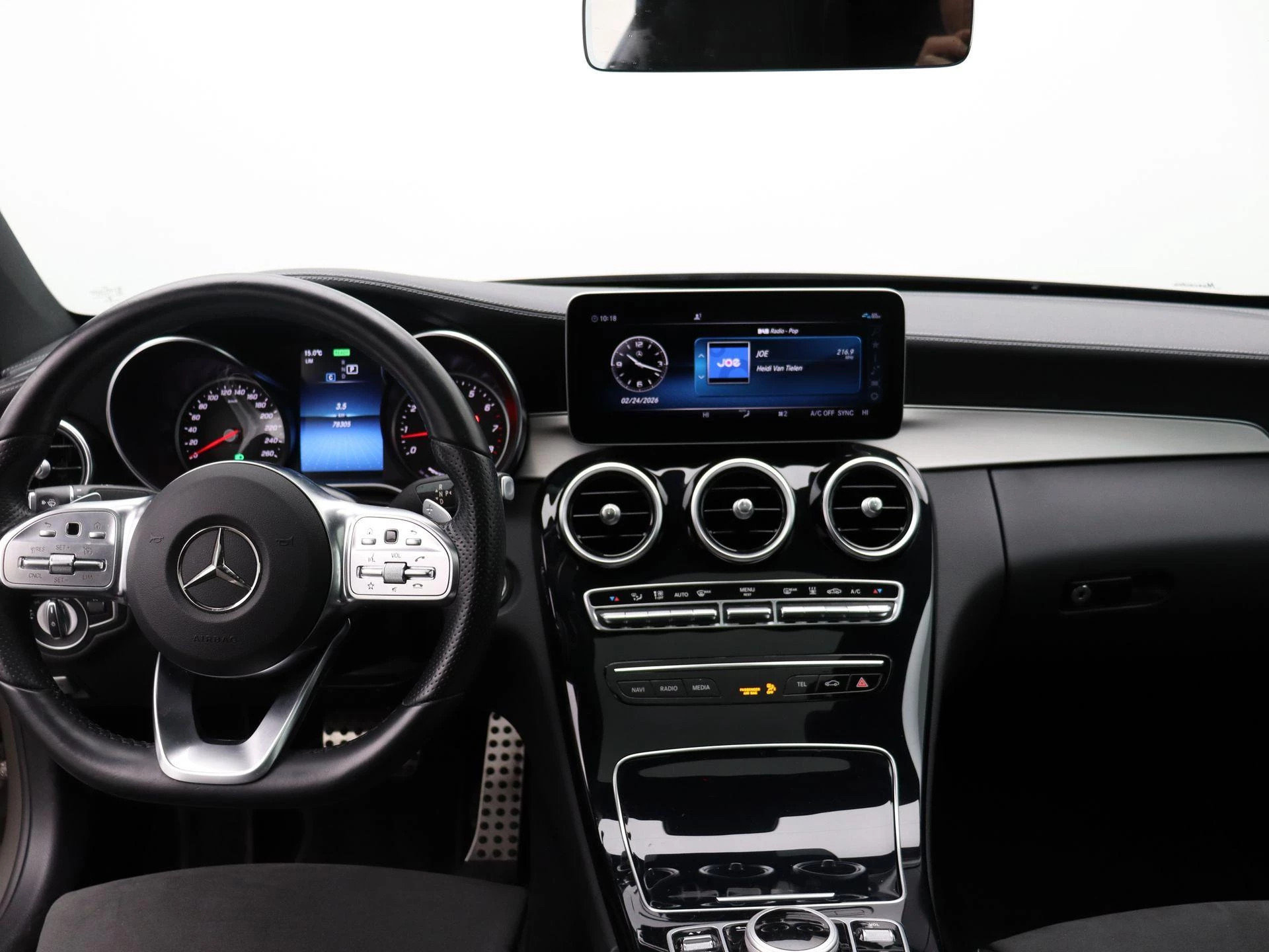 Mercedes-Benz C-Klasse 300 AMG LINE Coupé + 258 PK + PANO DAK + BURMESTER + TREKHAAK +