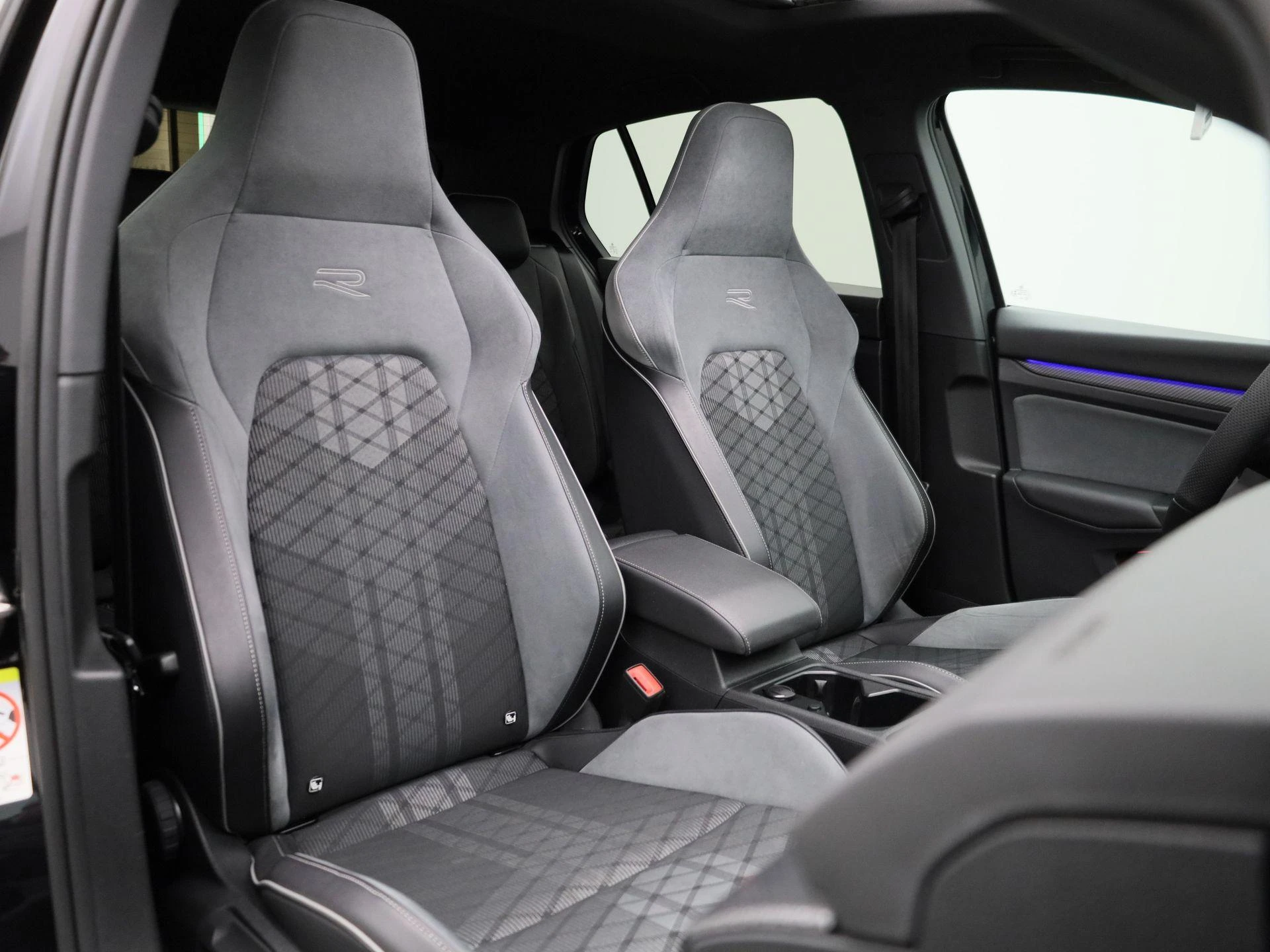 Volkswagen-Golf-image-43