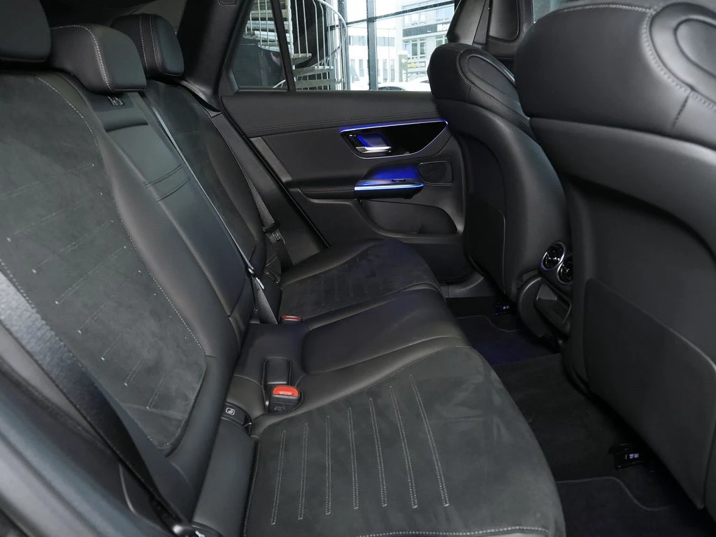 Mercedes-Benz-GLC 220 d-image-12