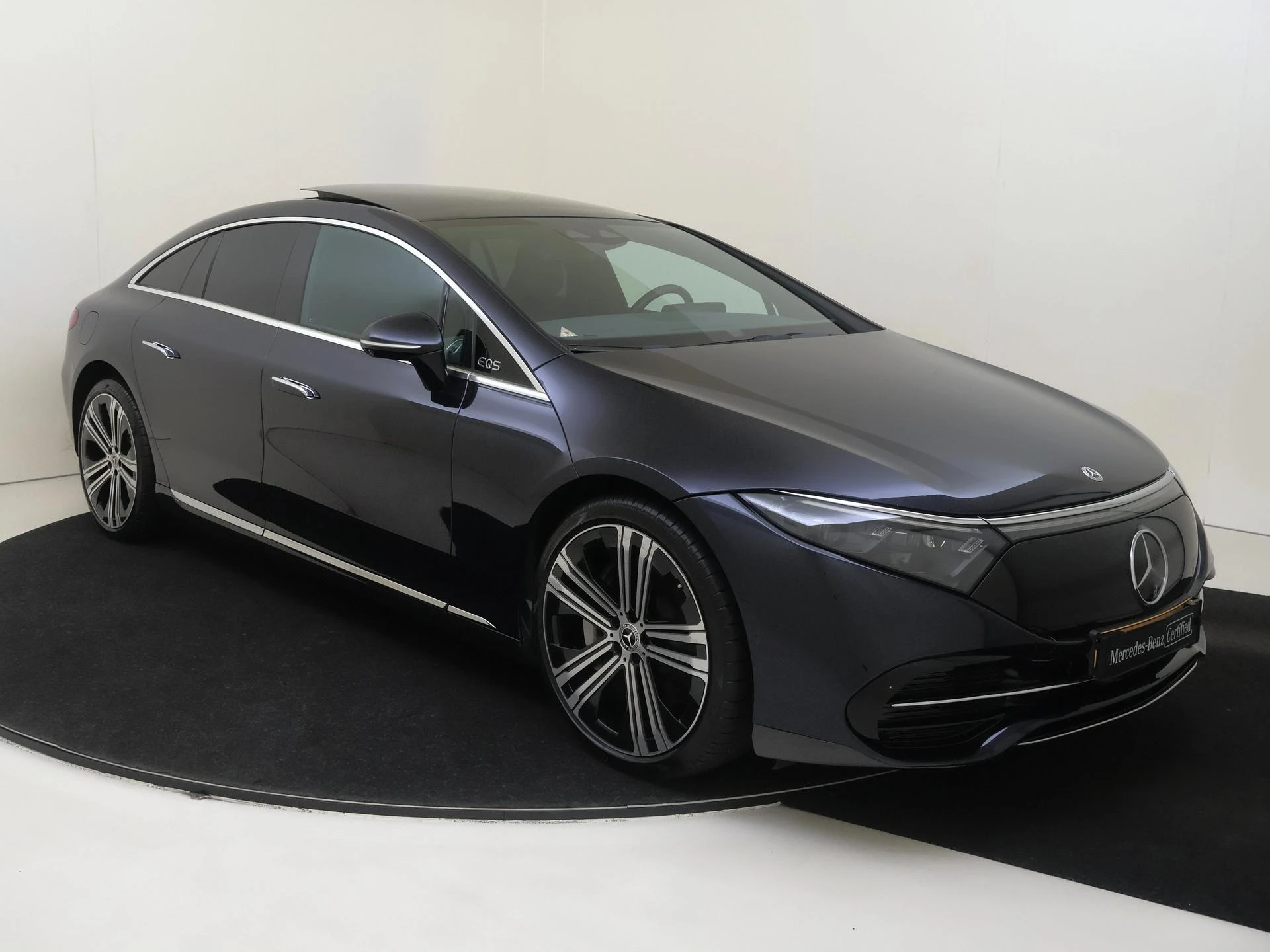 Mercedes-Benz-EQS-image-1