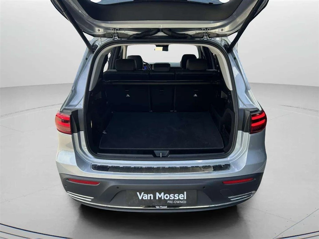 Mercedes-Benz-EQB-image-22