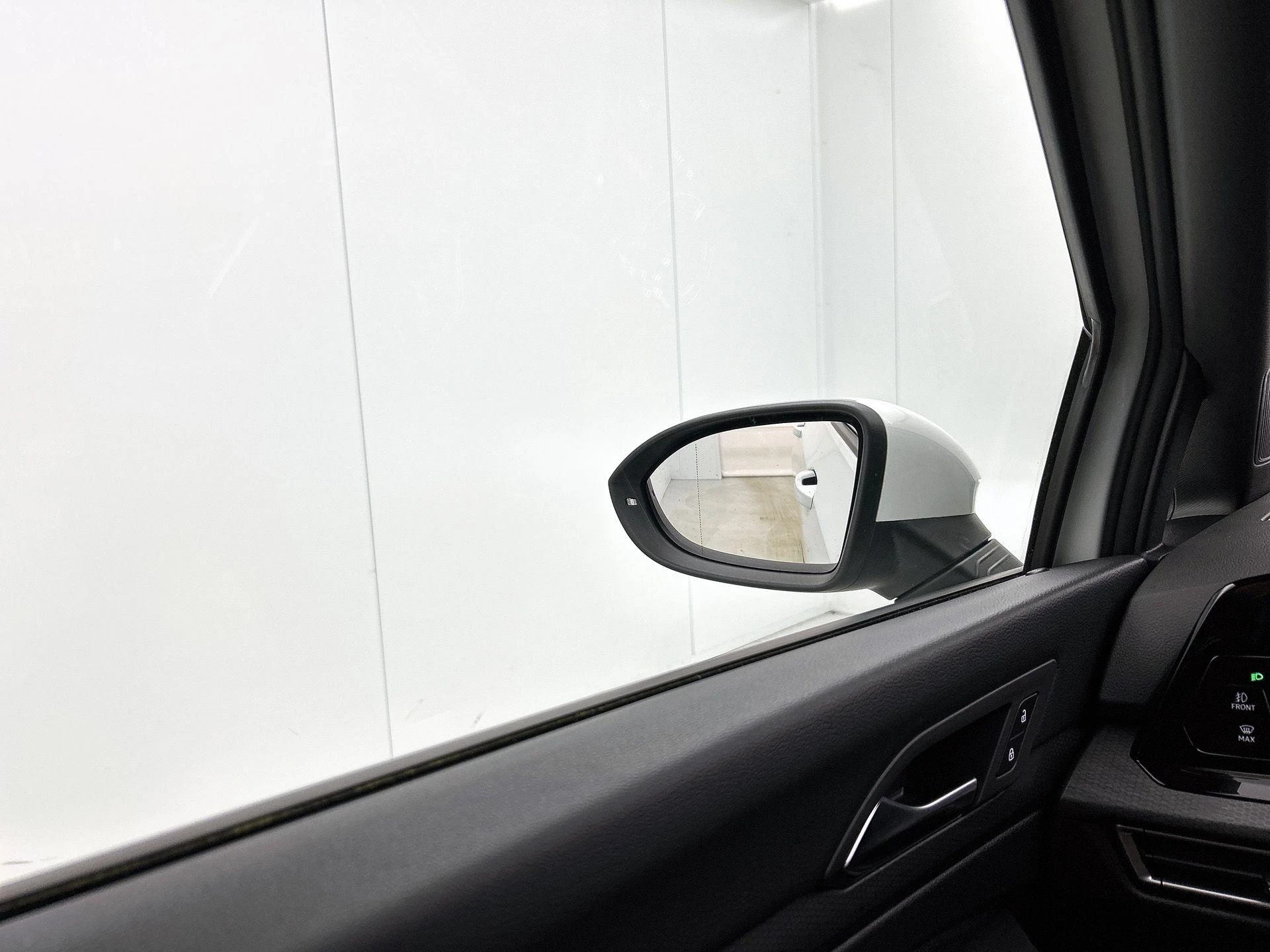 Volkswagen-Golf-image-19