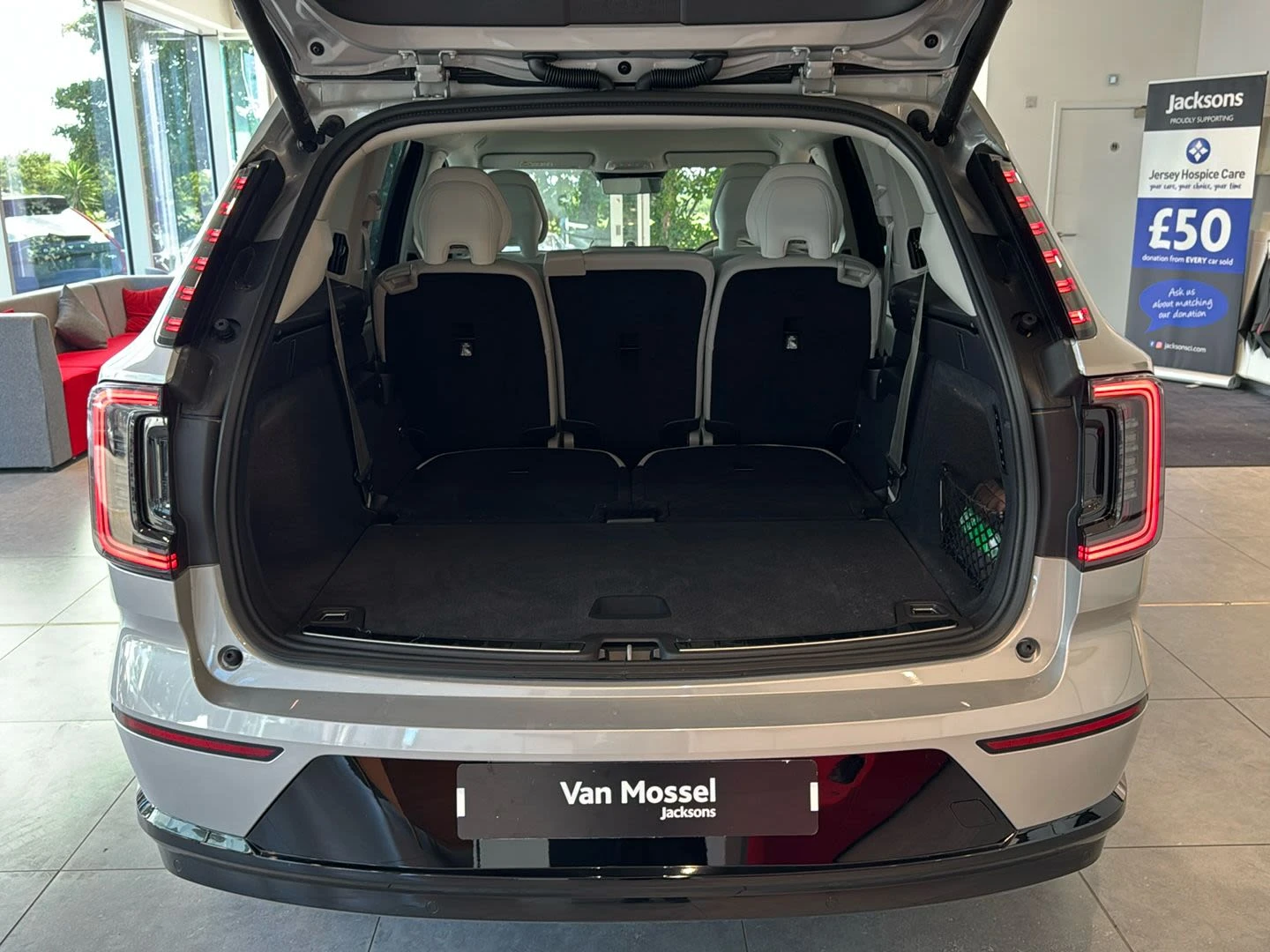 Volvo EX90, image 14