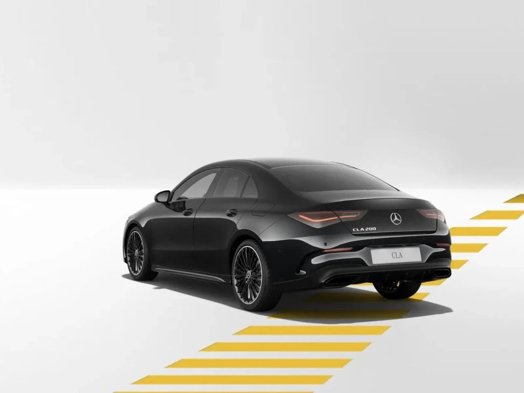 Mercedes-Benz-CLA 200-image-4