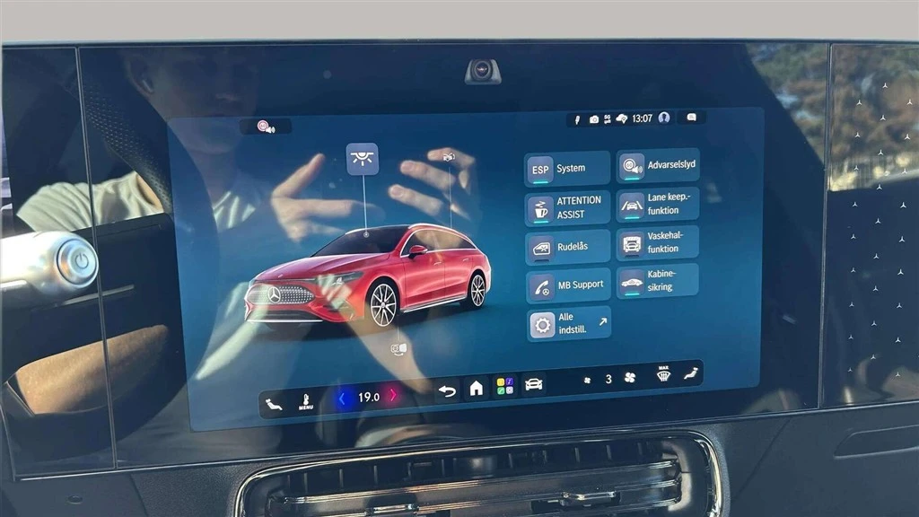 Mercedes-Benz-CLA-image-17