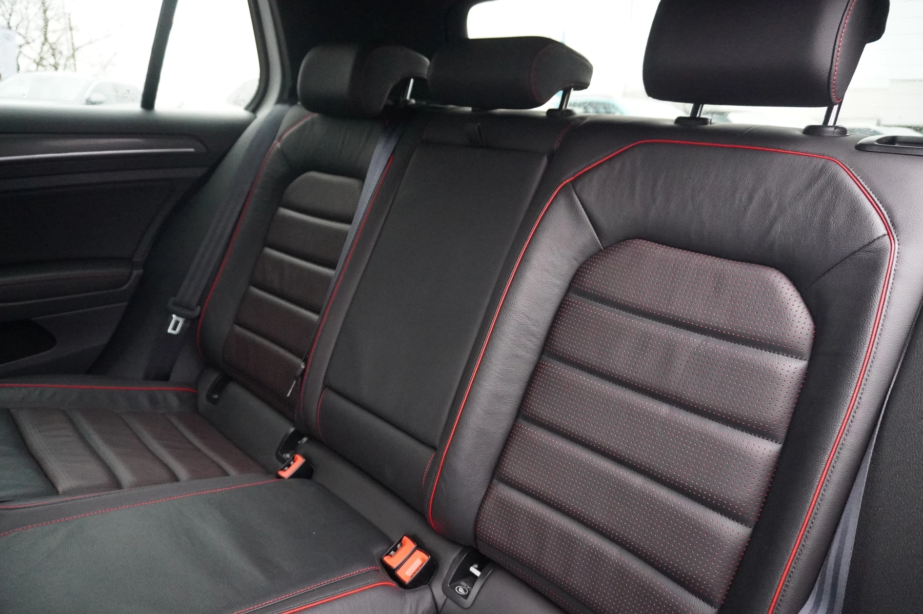 Volkswagen-Golf-image-45