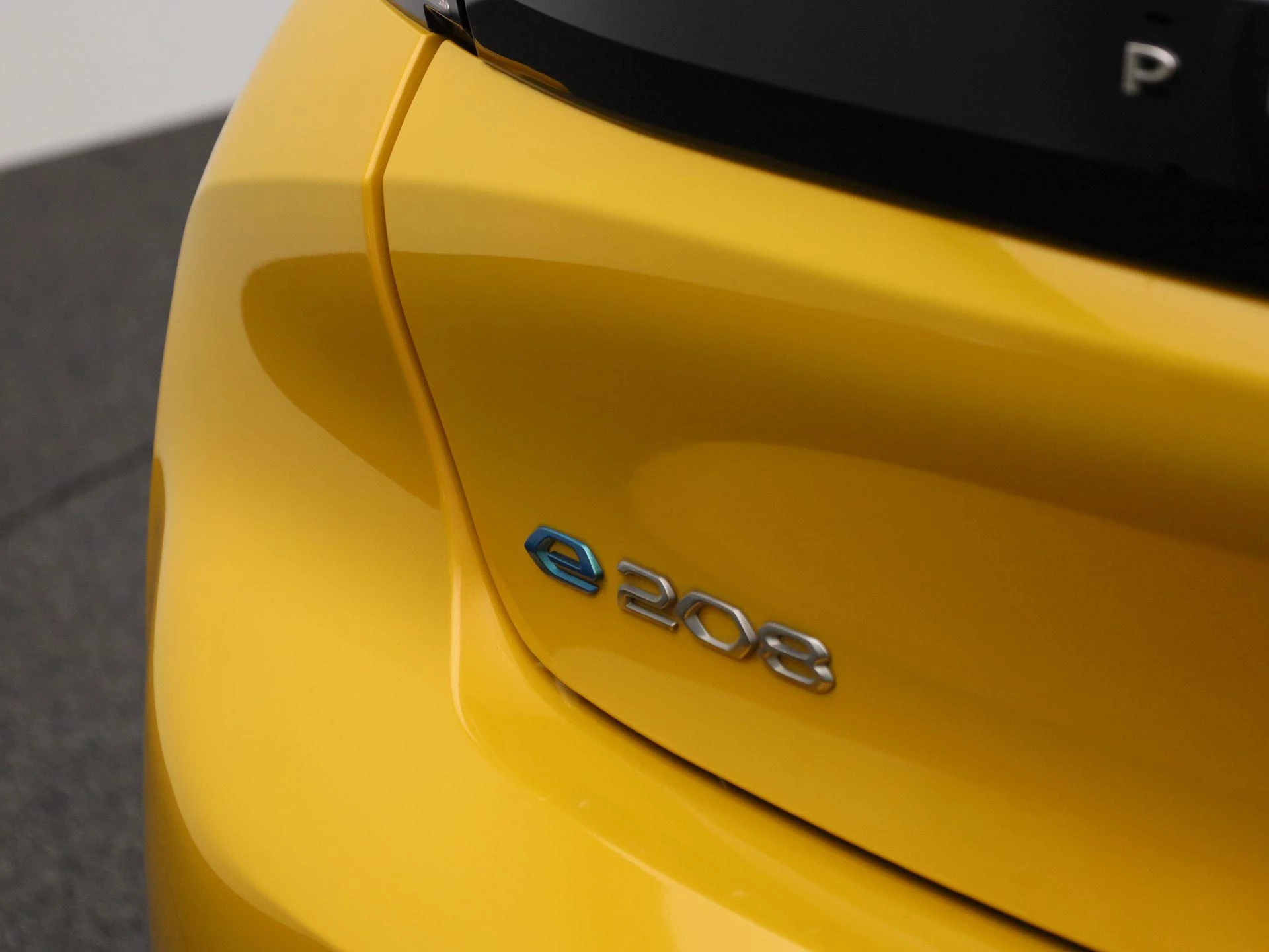 Peugeot-e-208-image-39