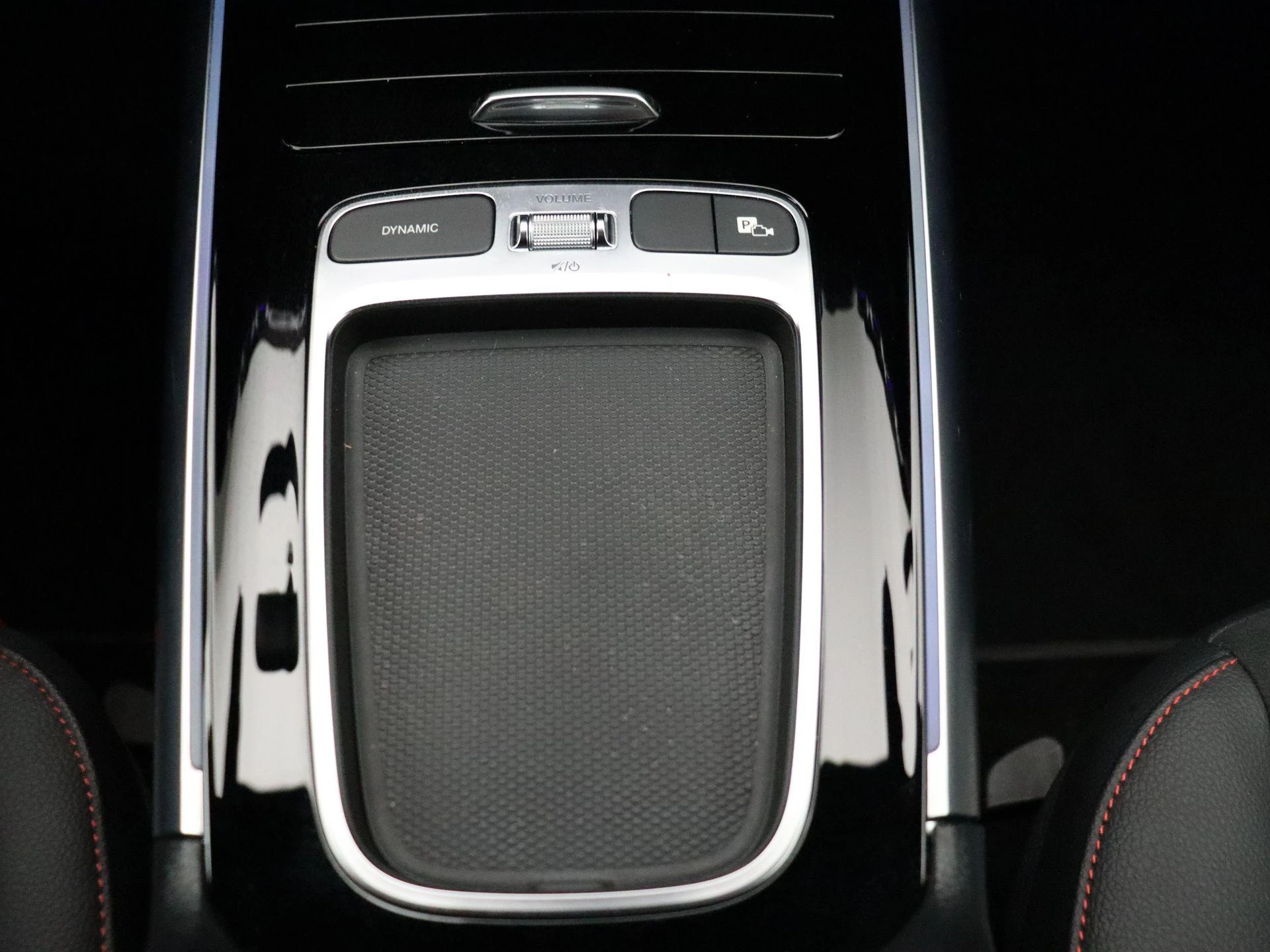 Mercedes-Benz-GLA-image-18
