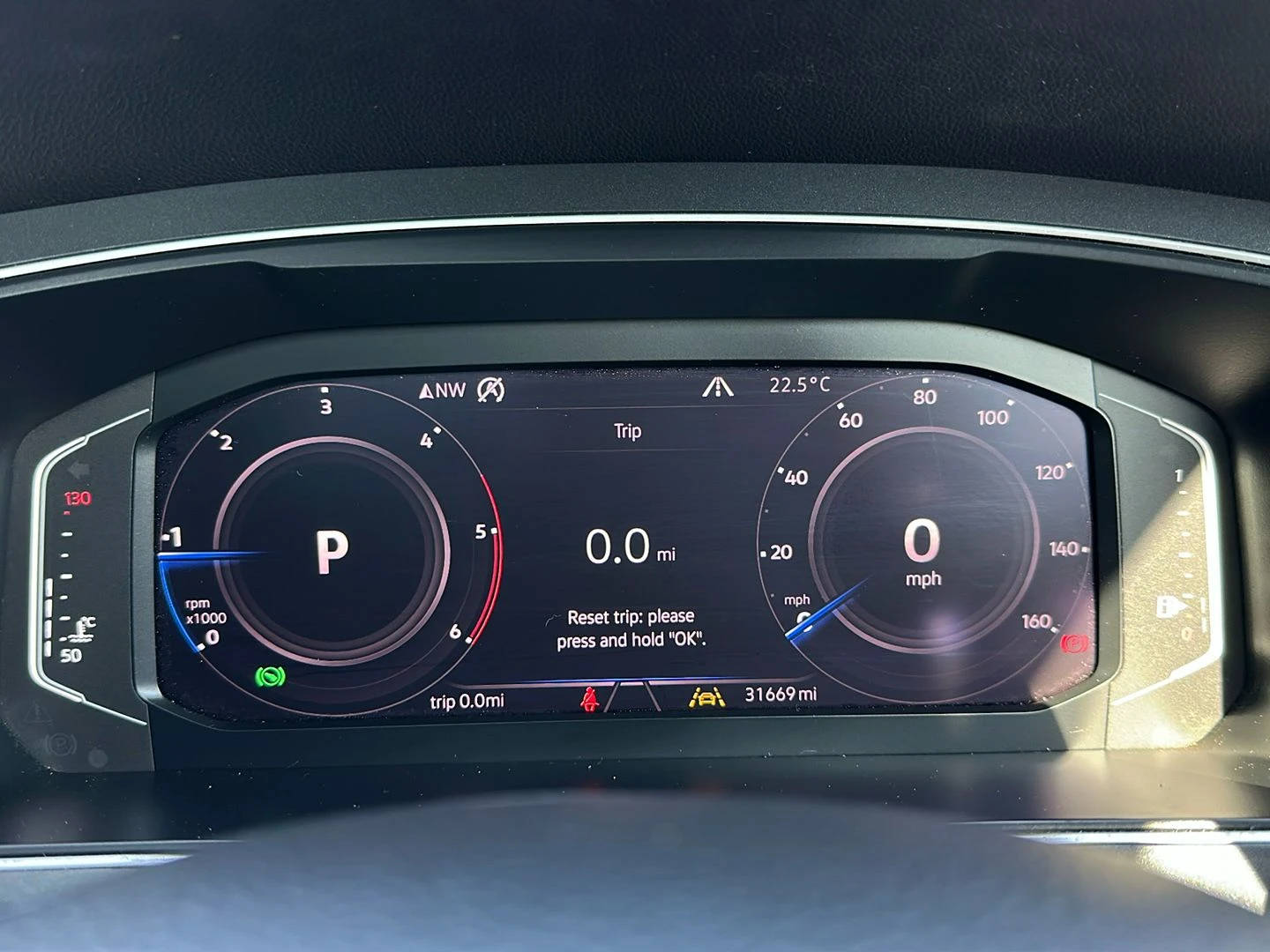 Volkswagen-Tiguan-image-12