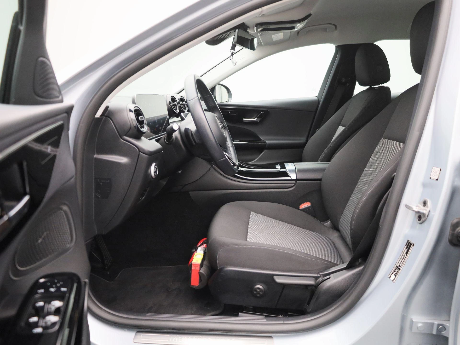 Mercedes-Benz-C-Klasse-image-9