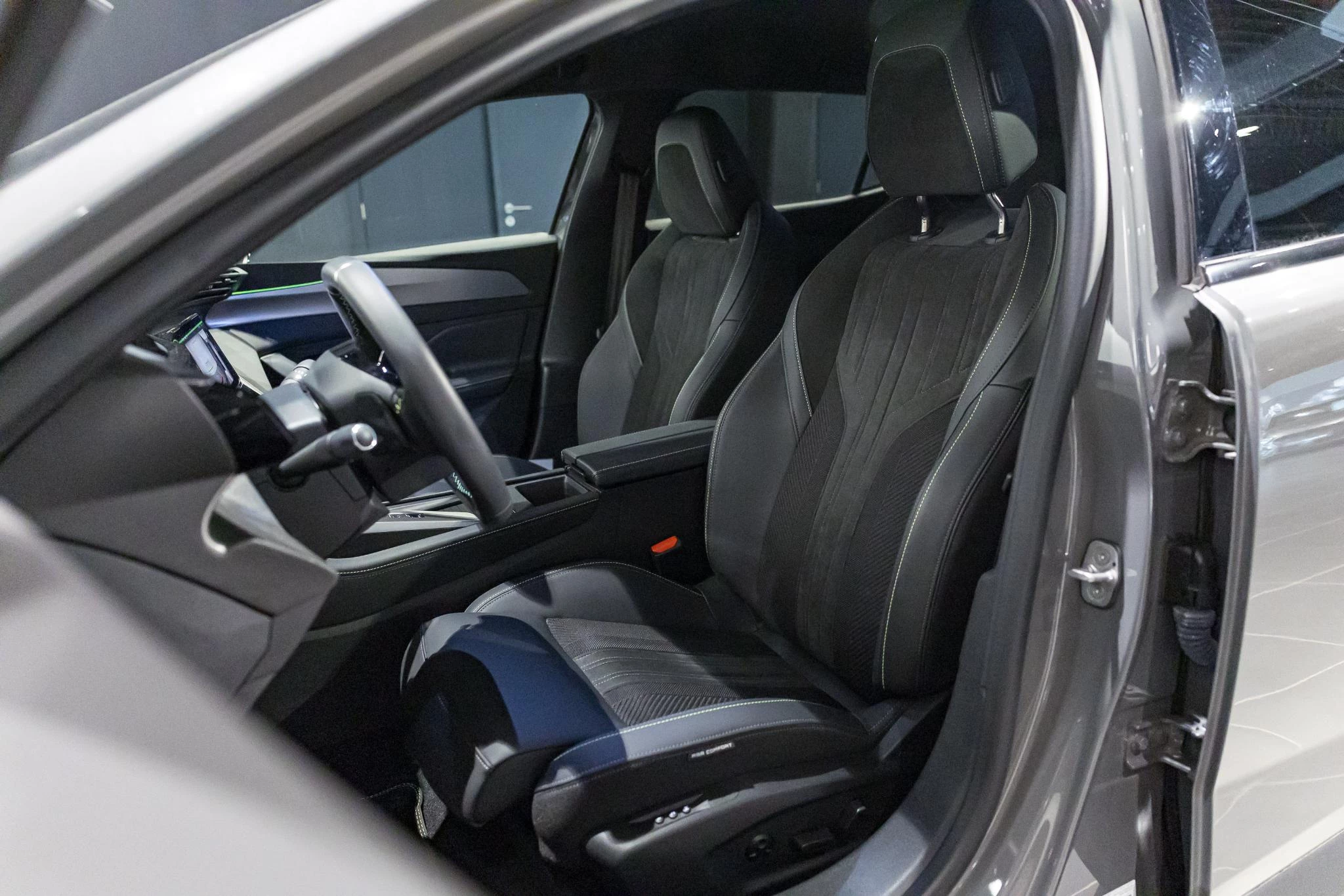 Peugeot 408 1.2 HYBRID 100 e-DSC6 GT