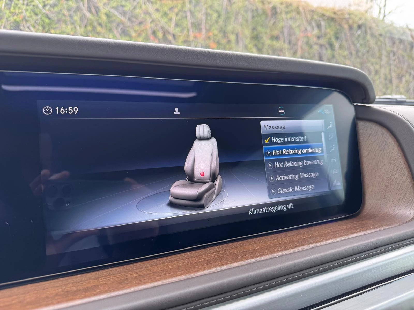 Mercedes-Benz-G-Klasse-image-16