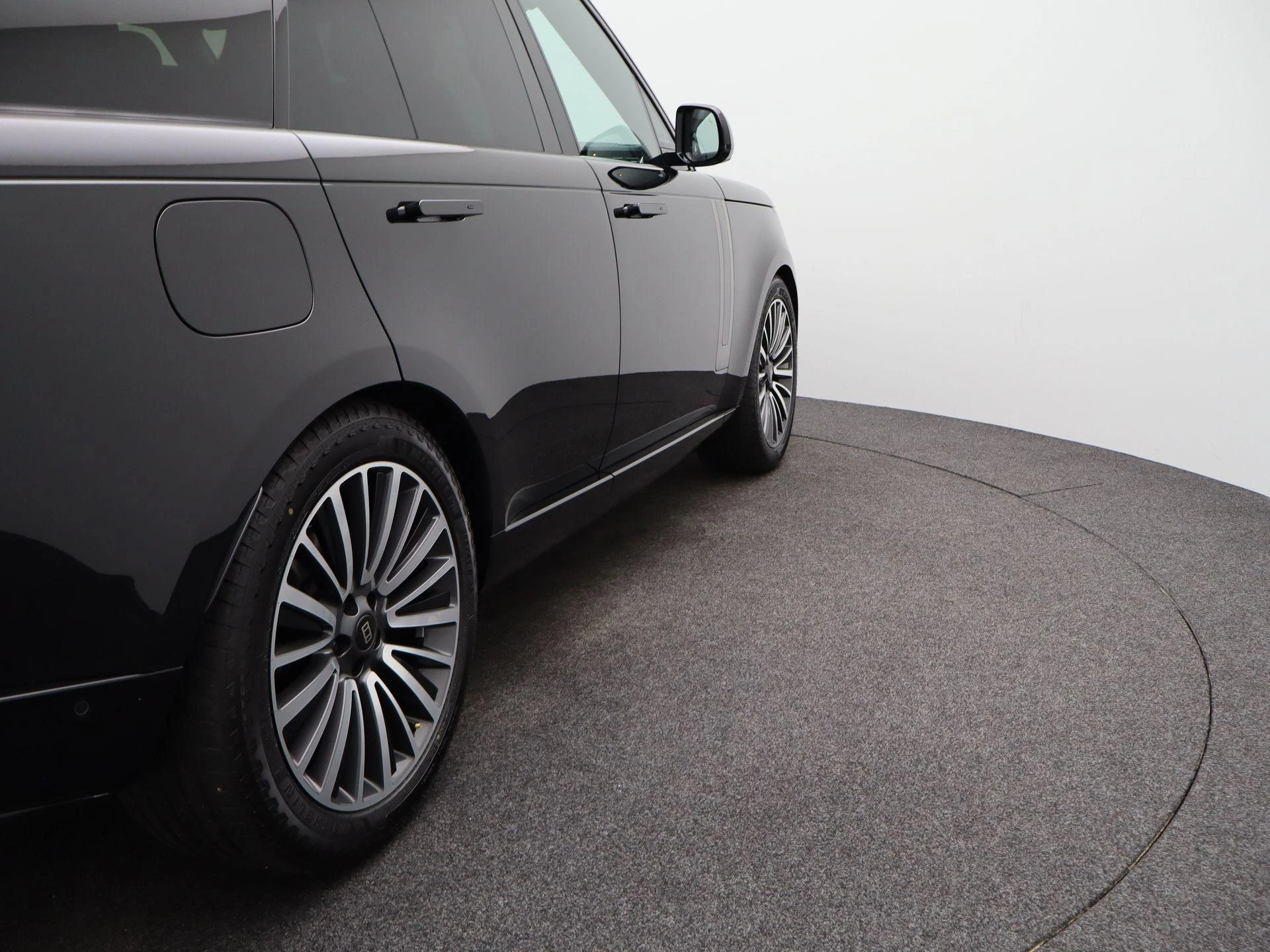 Land Rover-Range Rover-image-49