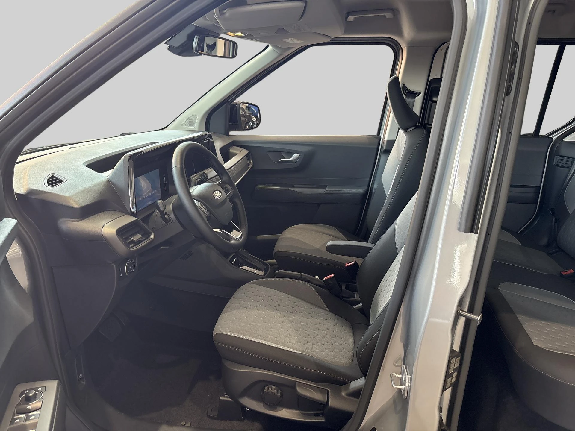 Ford-Tourneo Courier-image-7
