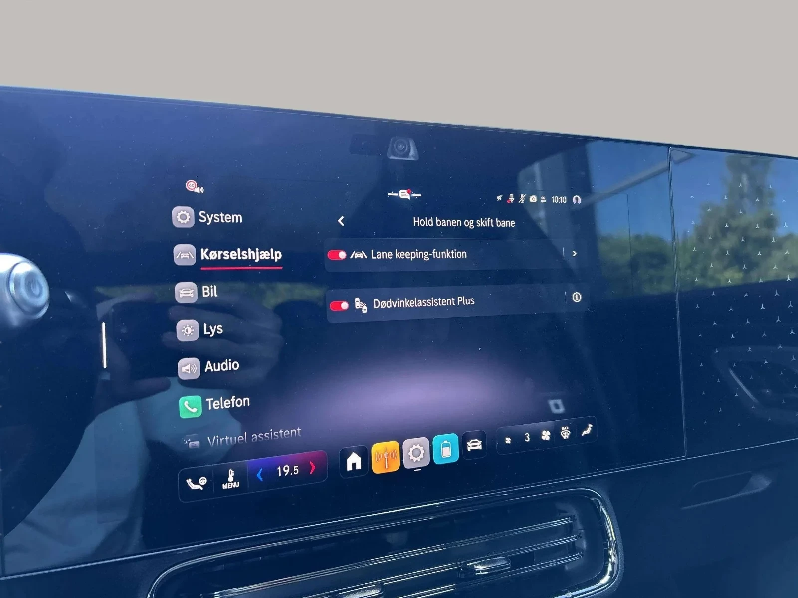 Mercedes-Benz-CLA-image-16