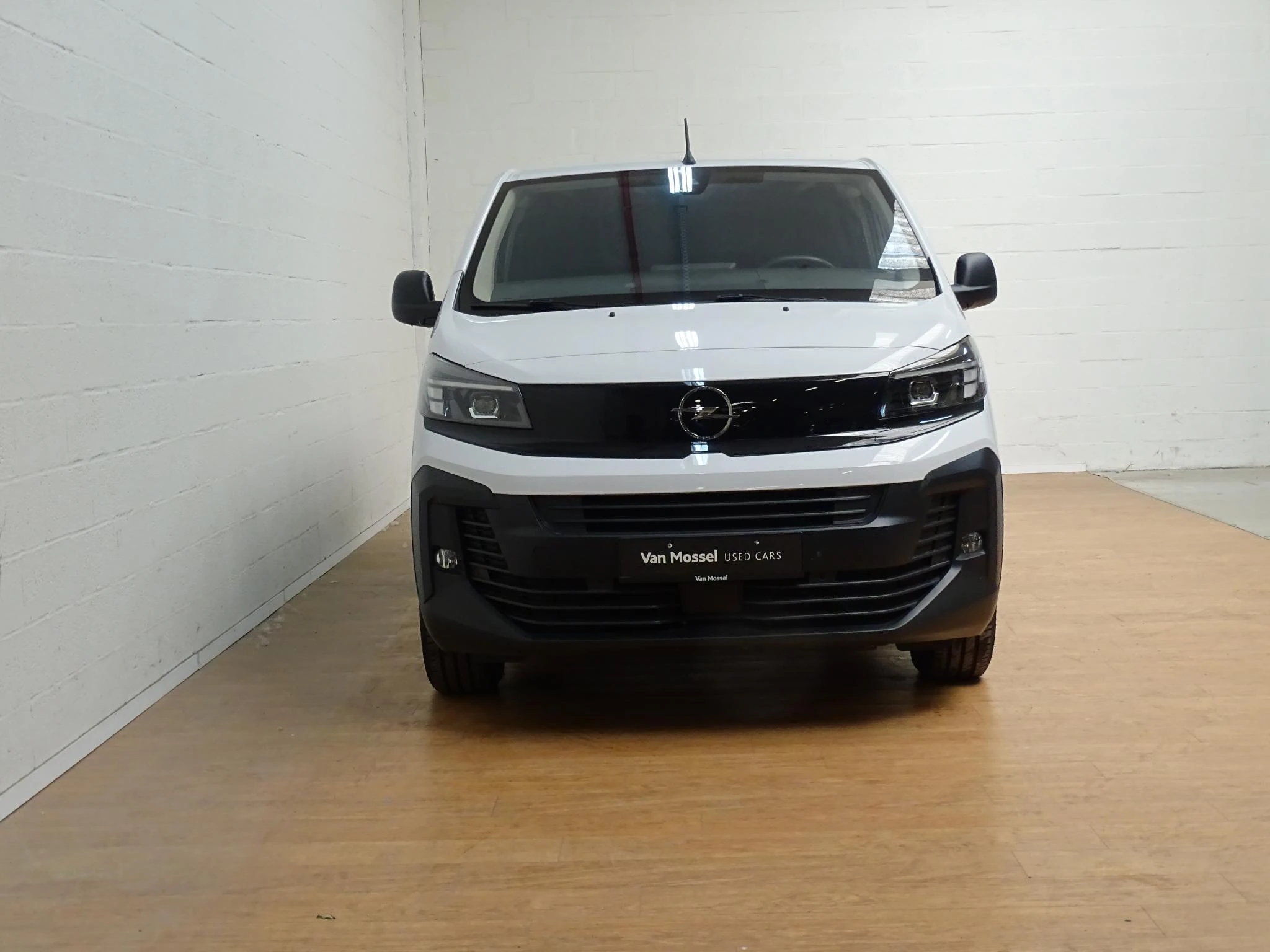 Opel-Vivaro-image-8