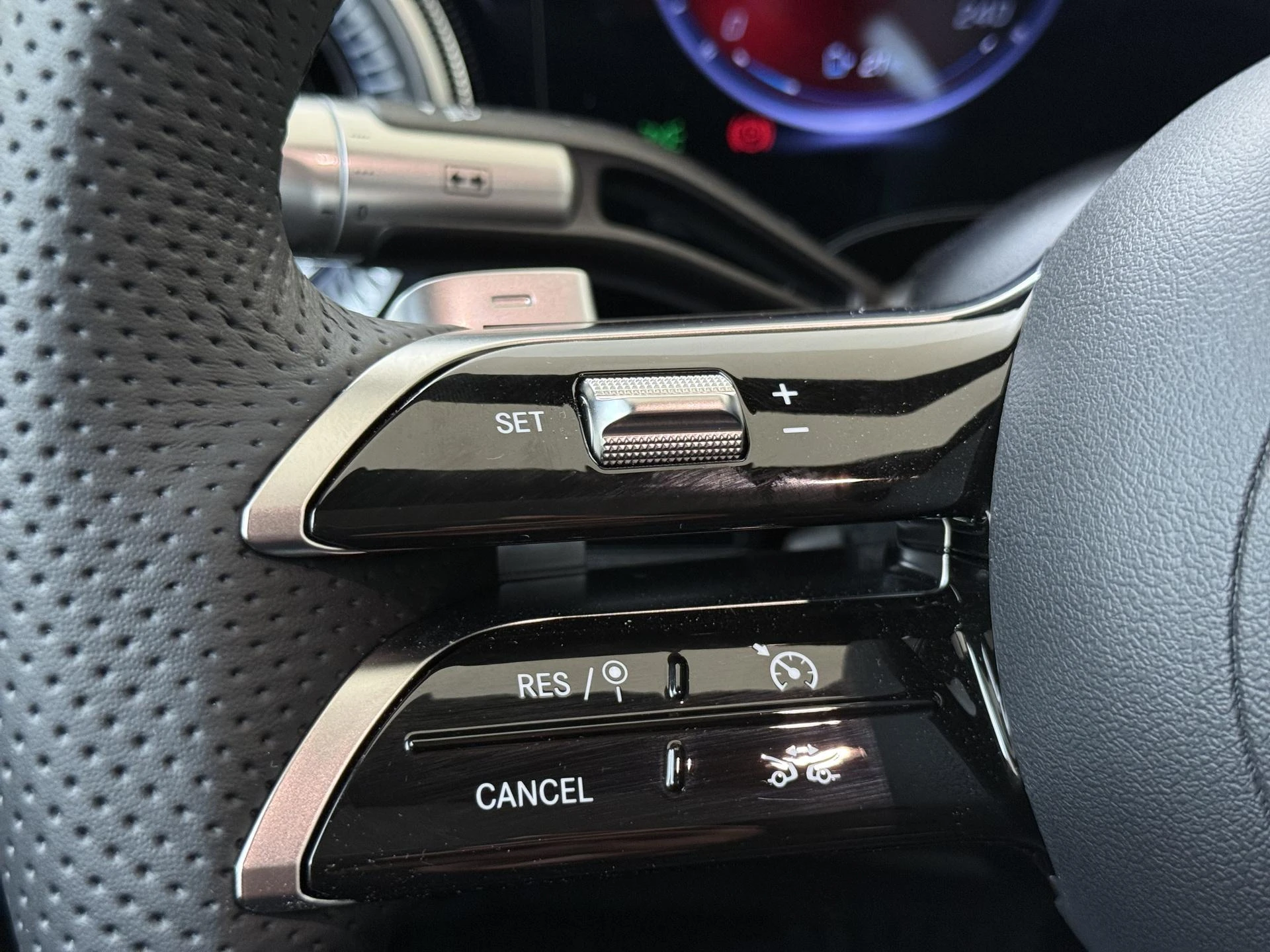 Mercedes-Benz-C-Klasse-image-11