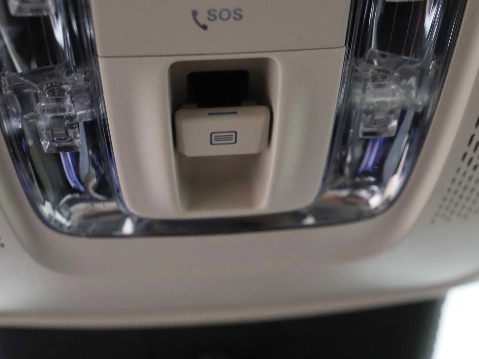 Mercedes-Benz-EQB-image-23