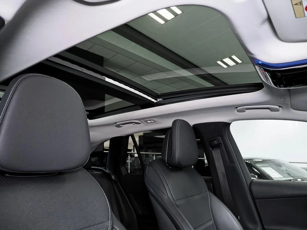 Mercedes-Benz-GLC 200-image-15