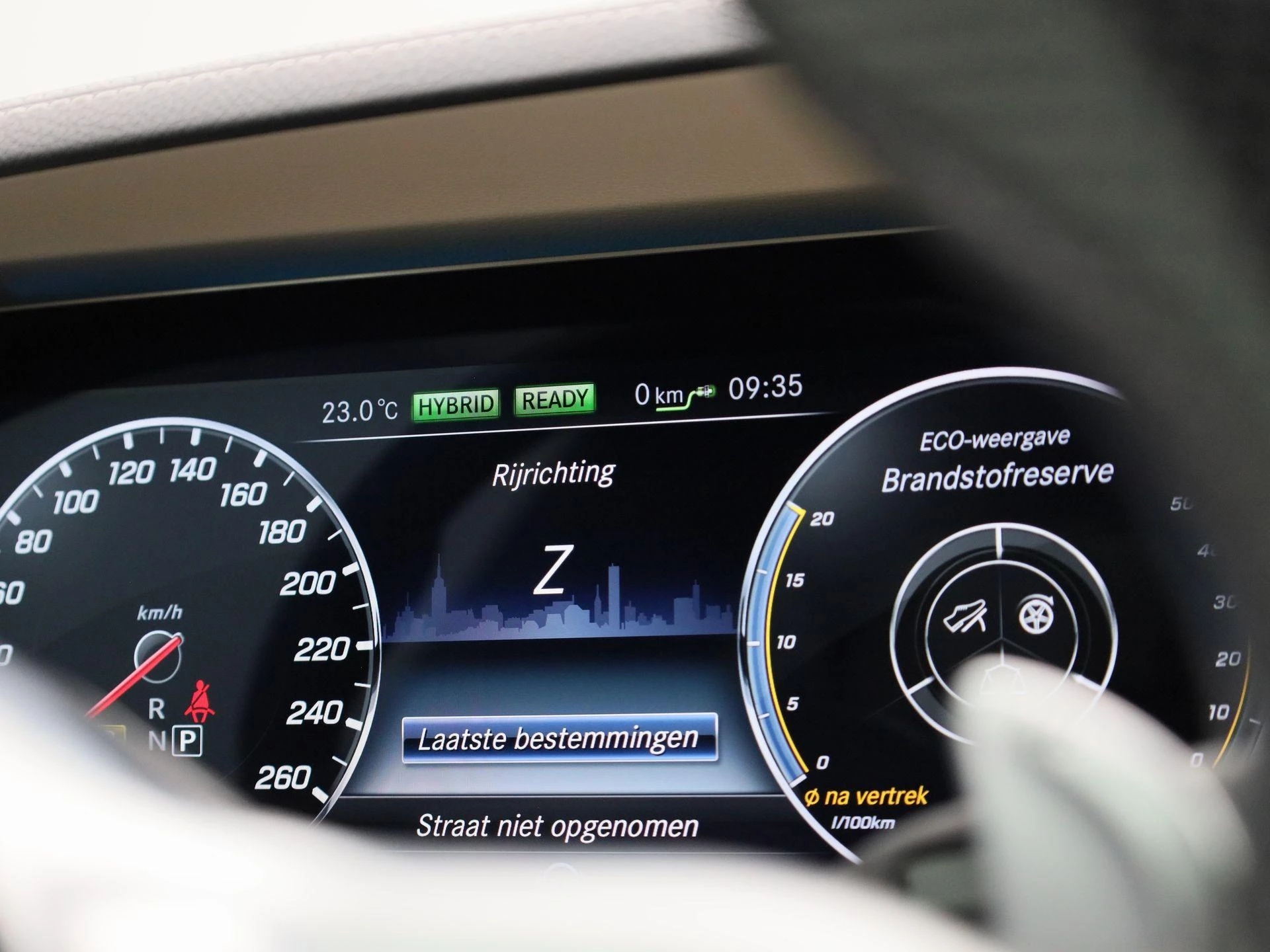 Mercedes-Benz-S-Klasse-image-23