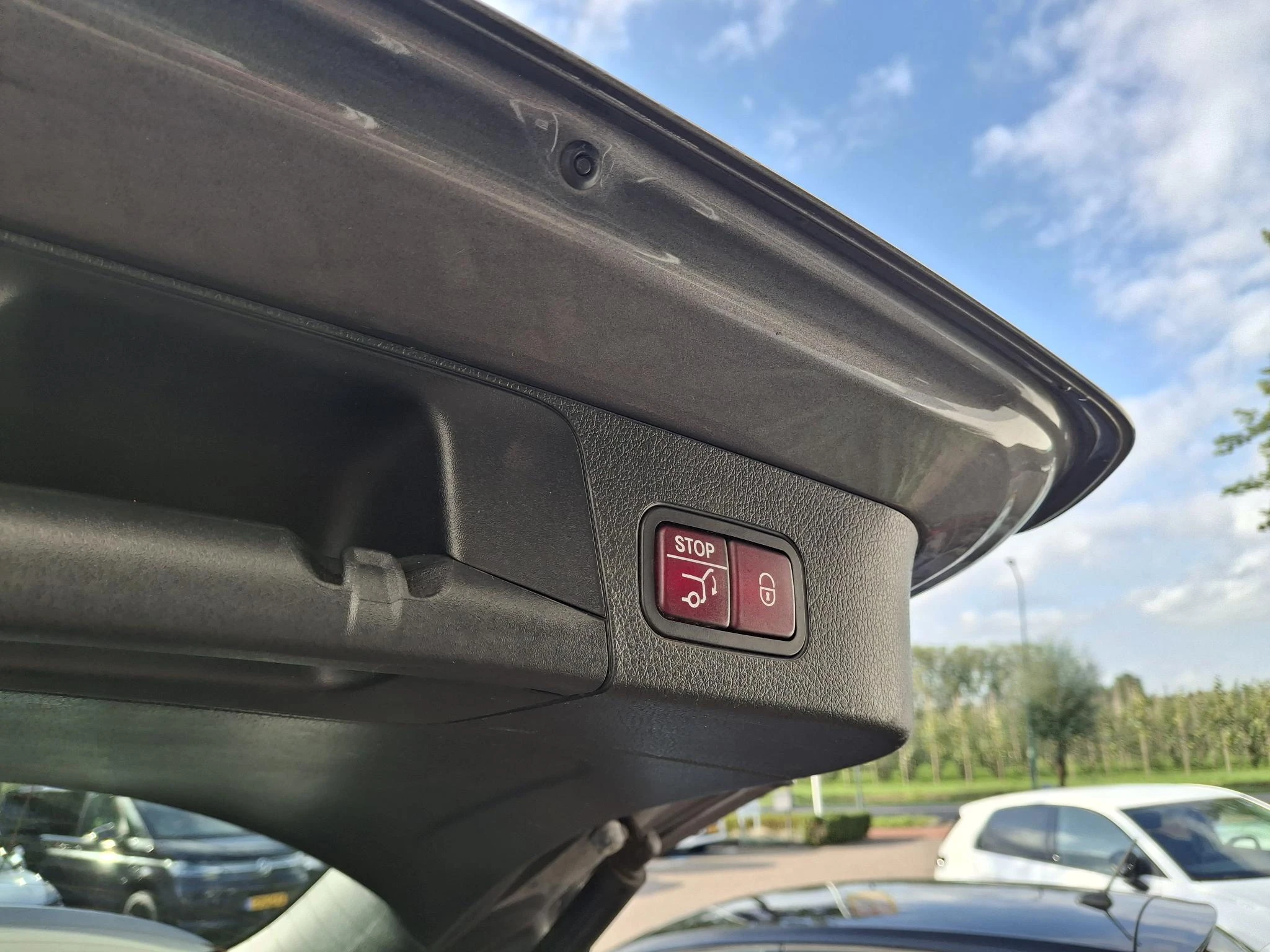 Mercedes-Benz-GLB-image-22