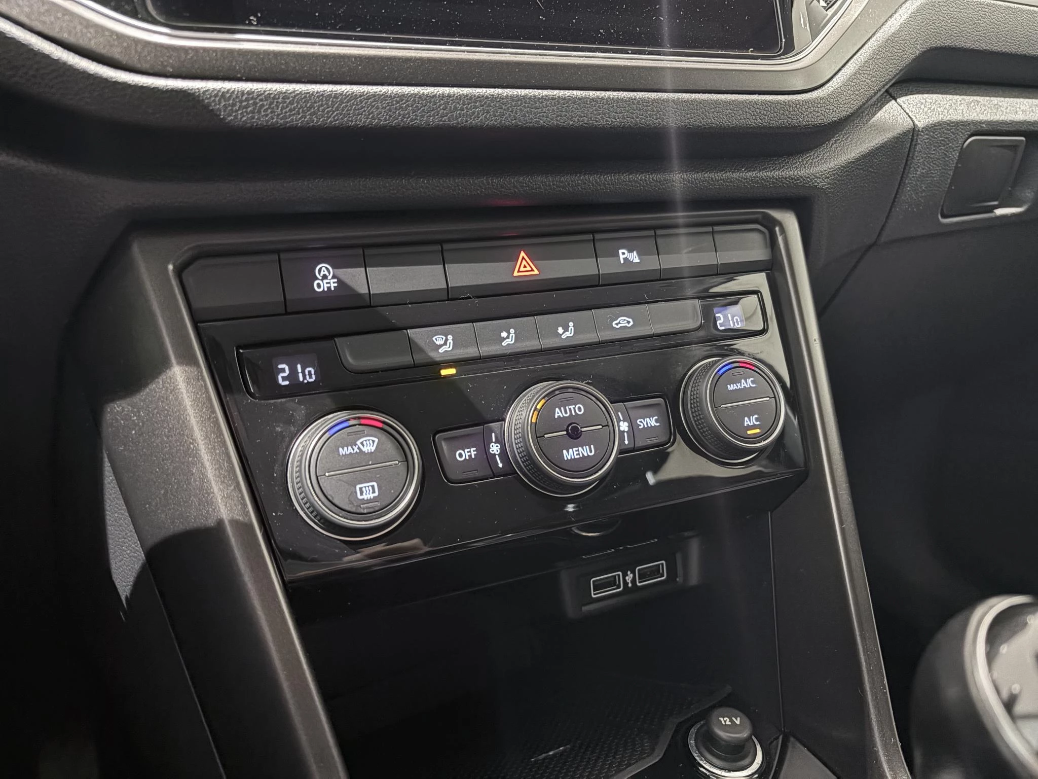 Volkswagen-T-Roc-image-27