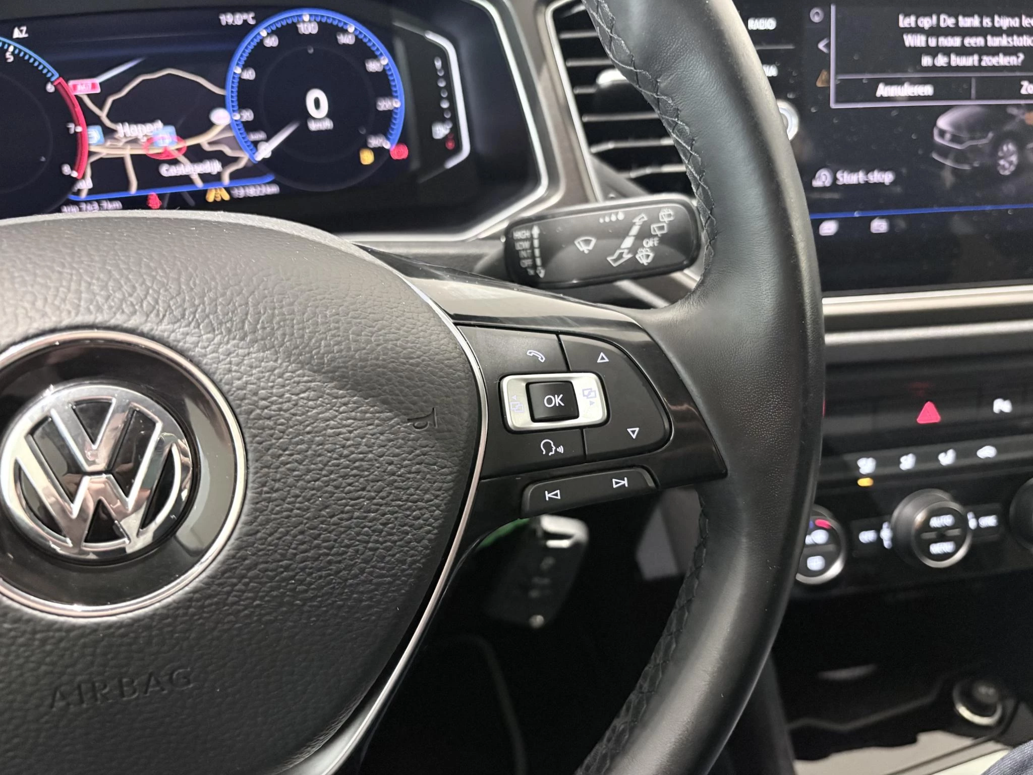 Volkswagen-T-Roc-image-16
