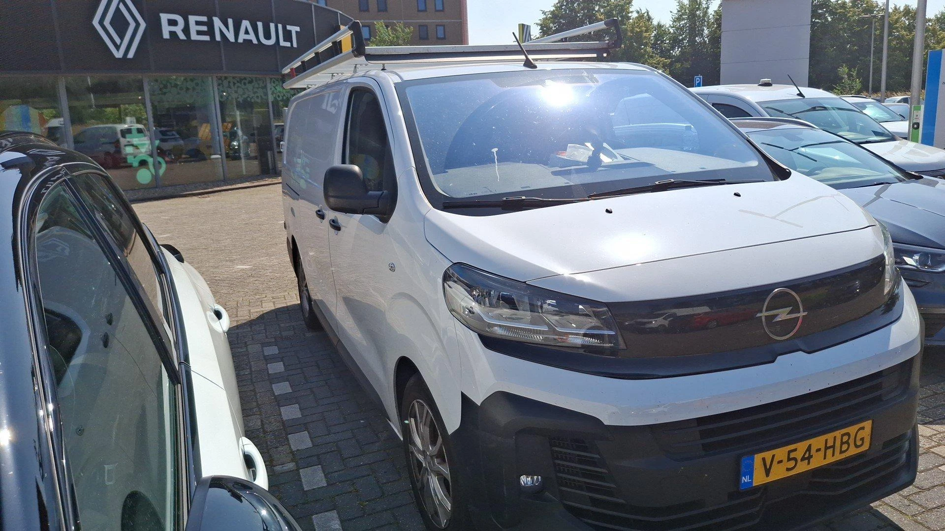 Opel-Vivaro-image-4