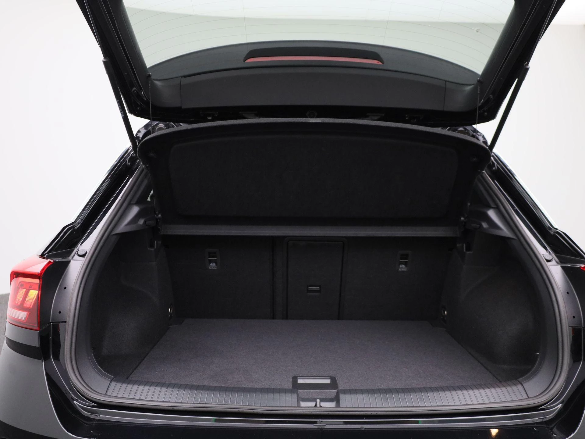 Volkswagen-T-Roc-image-13