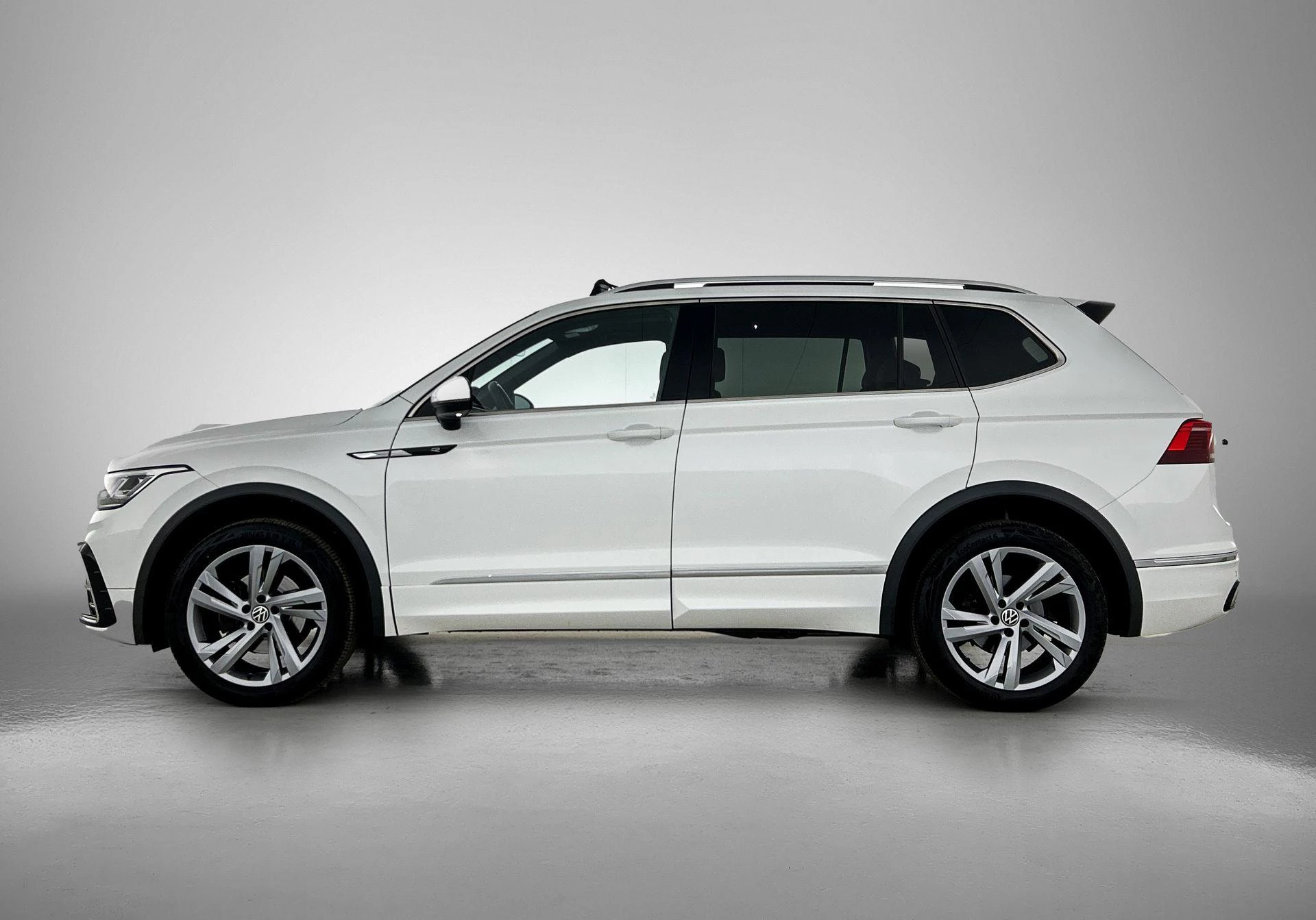 Volkswagen-Tiguan Allspace-image-1