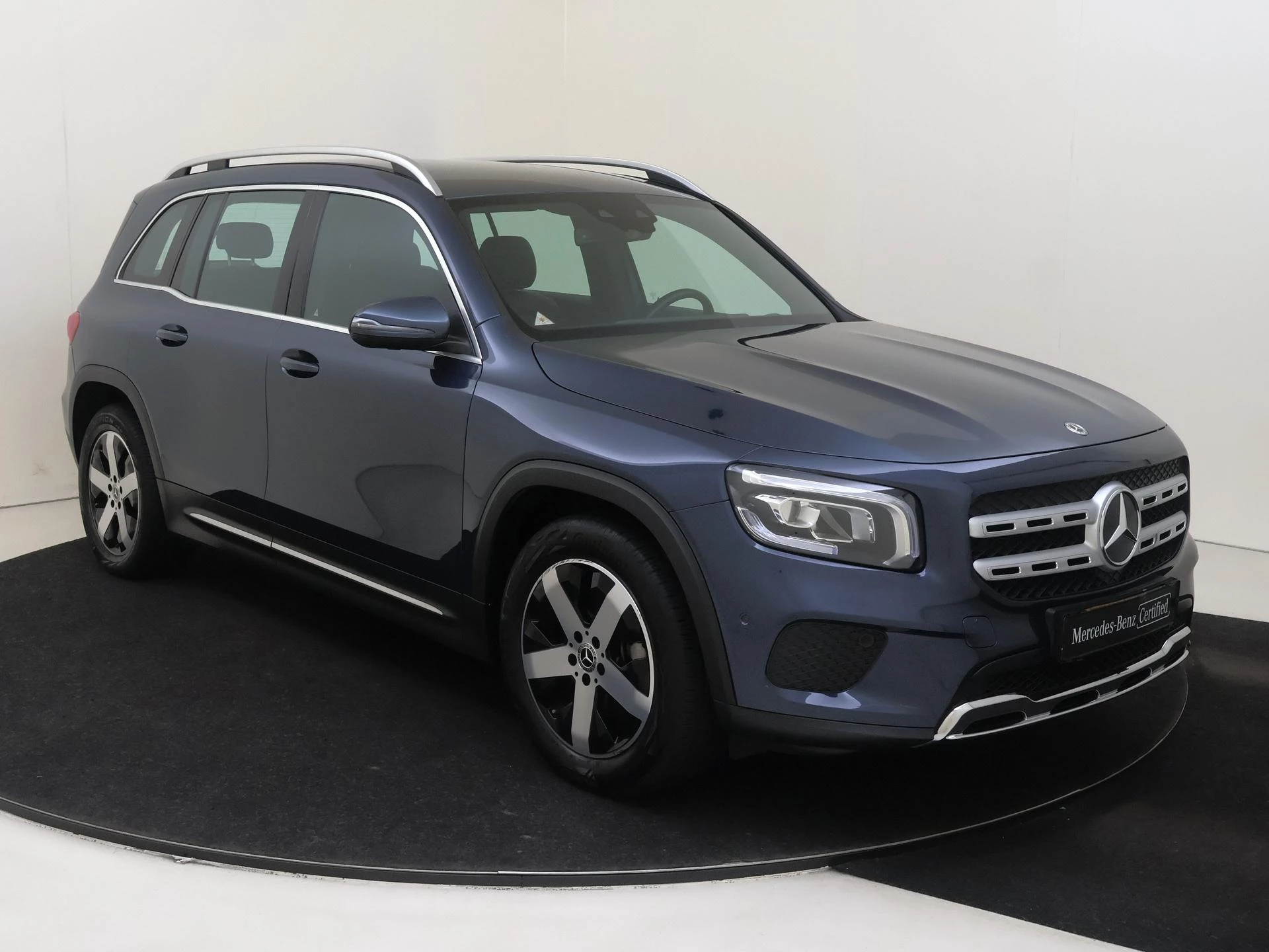 Mercedes-Benz-GLB-image-1