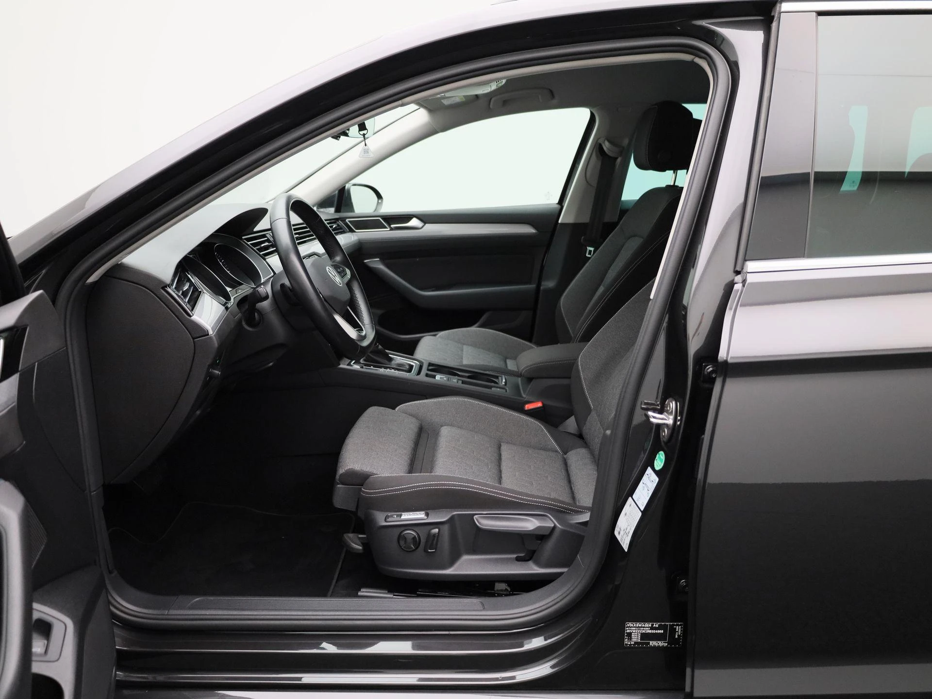 Volkswagen-Passat-image-10