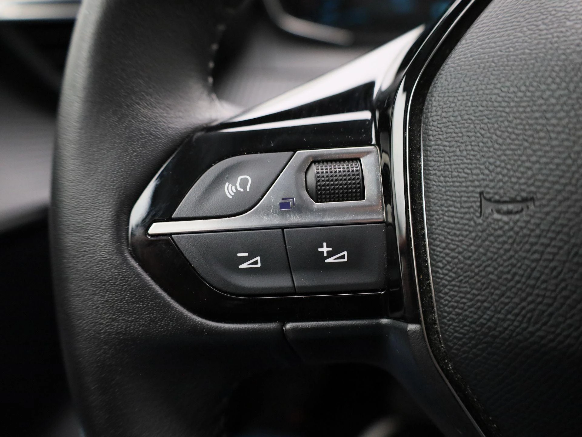Peugeot-e-208-image-20
