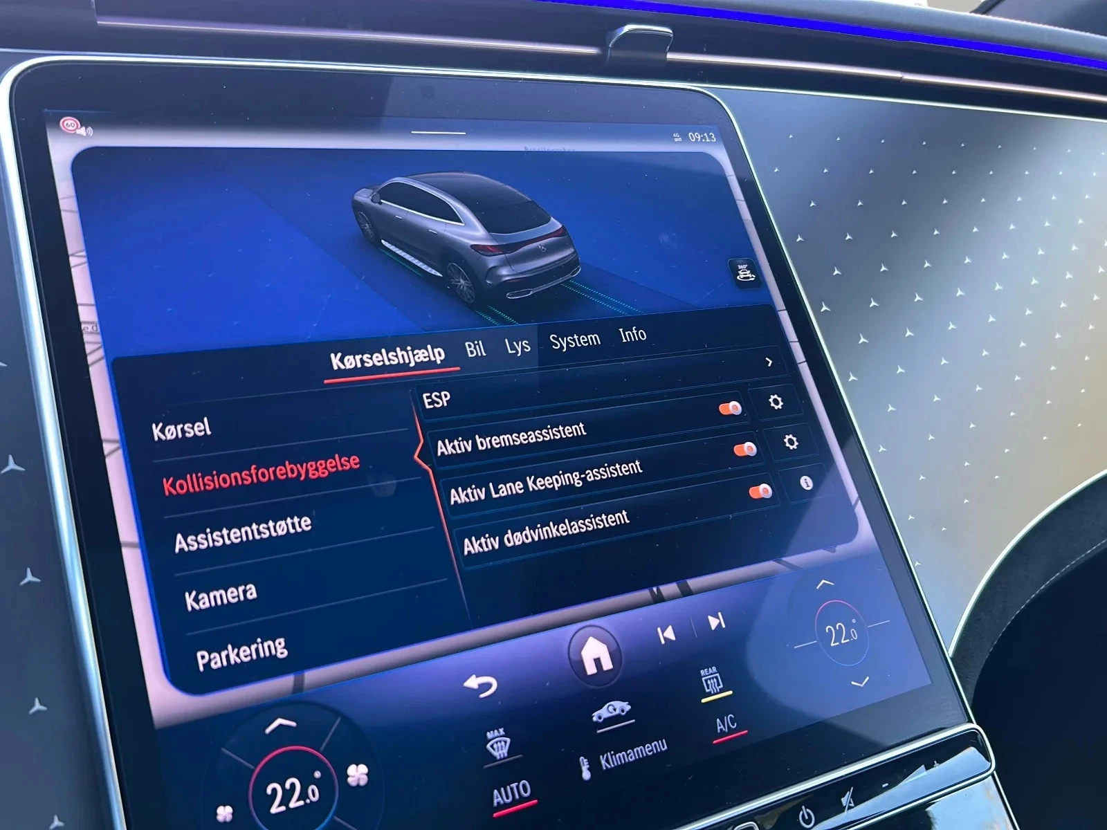 Mercedes-Benz-EQE-image-18