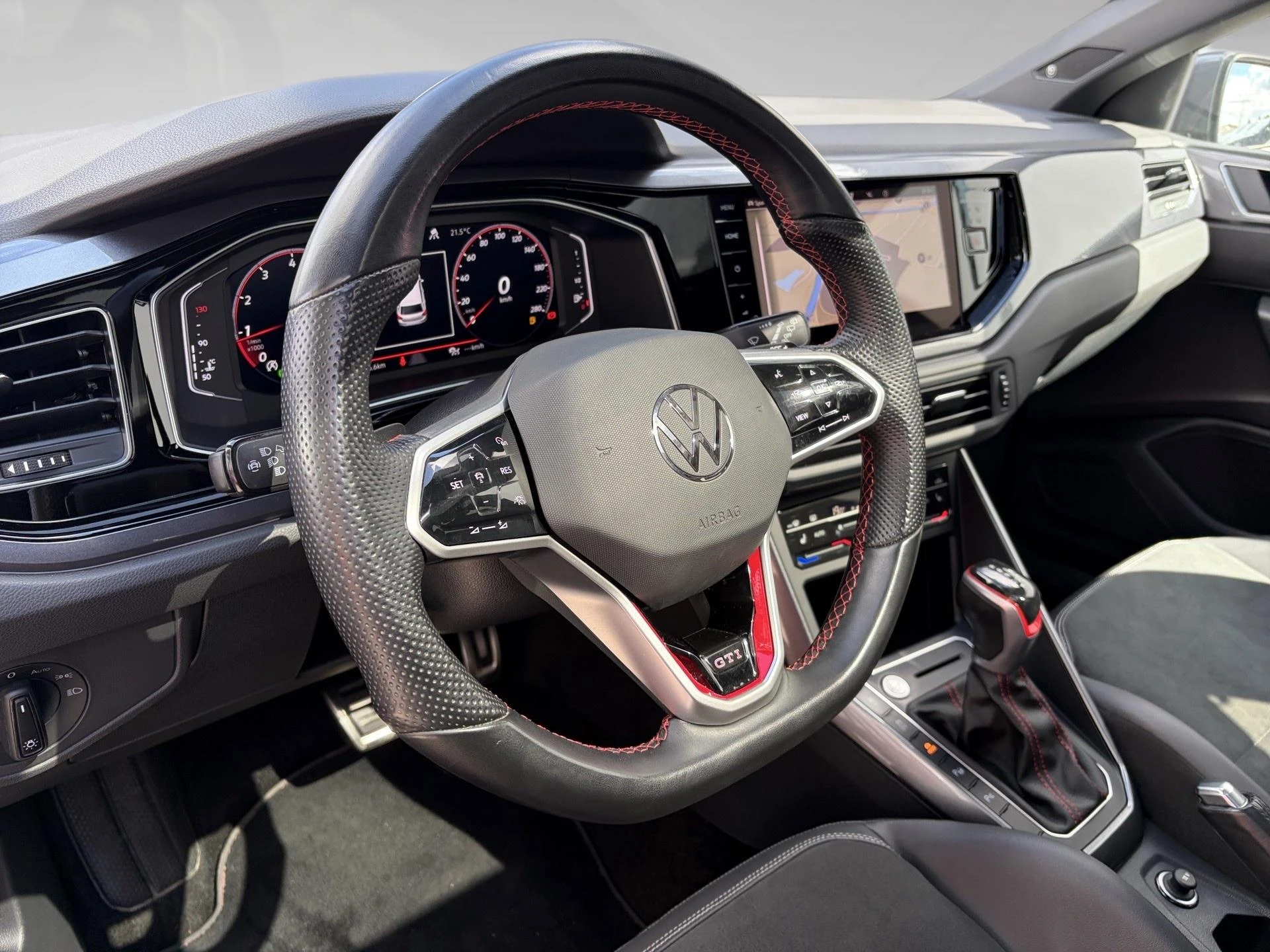 Volkswagen-Polo-image-4