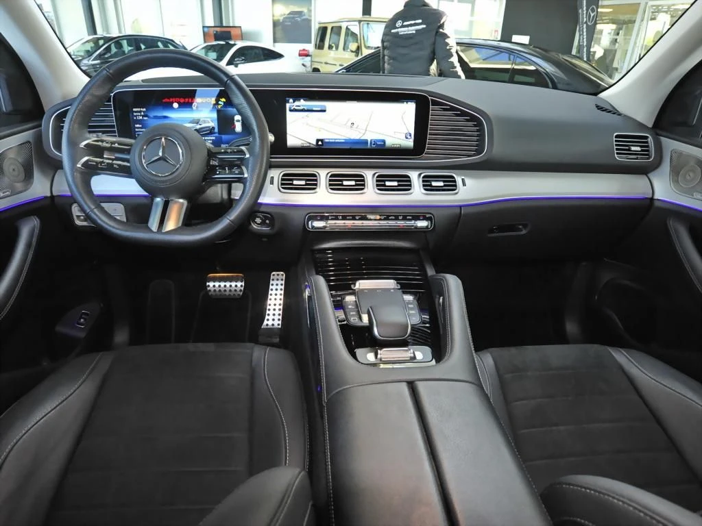 Mercedes-Benz-GLE 300 d-image-10